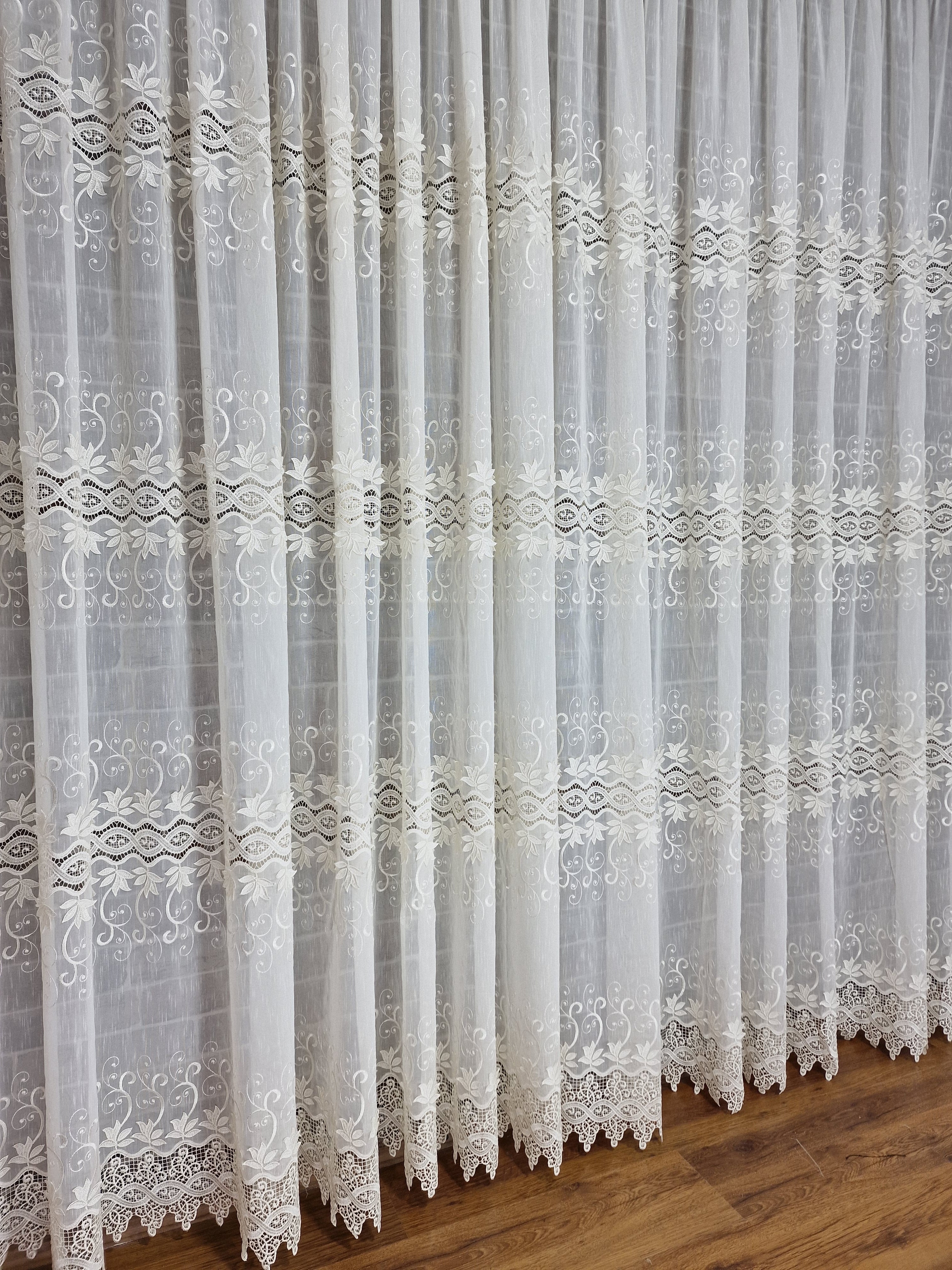 Perdea crem broderie spartă - CASABLANCA Perdea crem broderie spartă CASABLANCA 115.00 CASABLANCA CASABLANCA