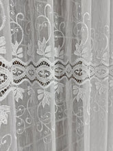 Perdea albă tip in cu broderie spartă - CASABLANCA Perdea albă tip in cu broderie spartă CASABLANCA 115.00 CASABLANCA CASABLANCA