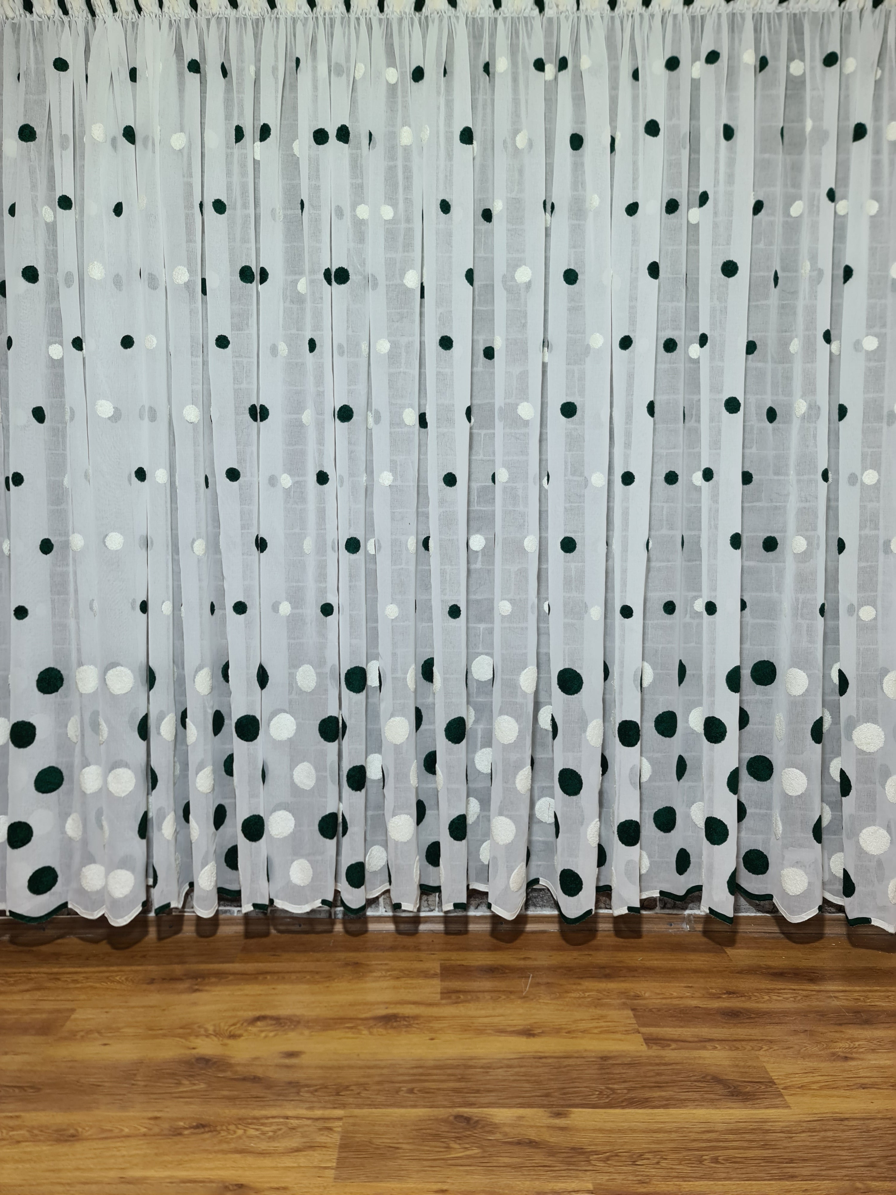Perdea confectionata din in, model buline alb cu verde smarald - CASABLANCA Perdea confectionata din in, model buline alb cu verde smarald Casa Blanca Curtains & Drapes 45.00 CASABLANCA  CASABLANCA