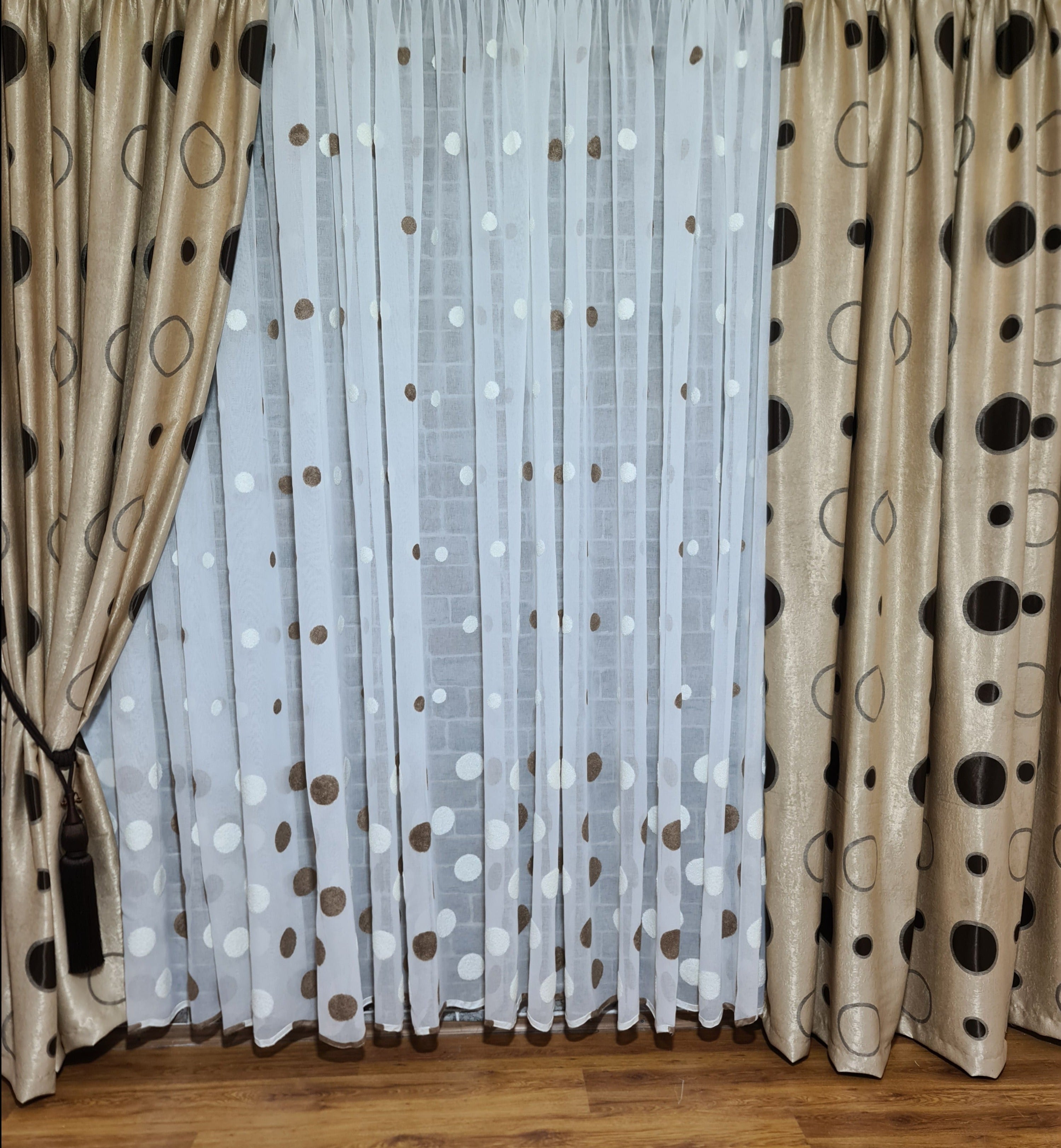 Set perdea si draperie Bulina - CASABLANCA Set perdea si draperie Bulina Casa Blanca Curtains & Drapes 350.00 CASABLANCA  CASABLANCA