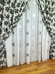 Draperie blackout gri cu negru model Crizantema