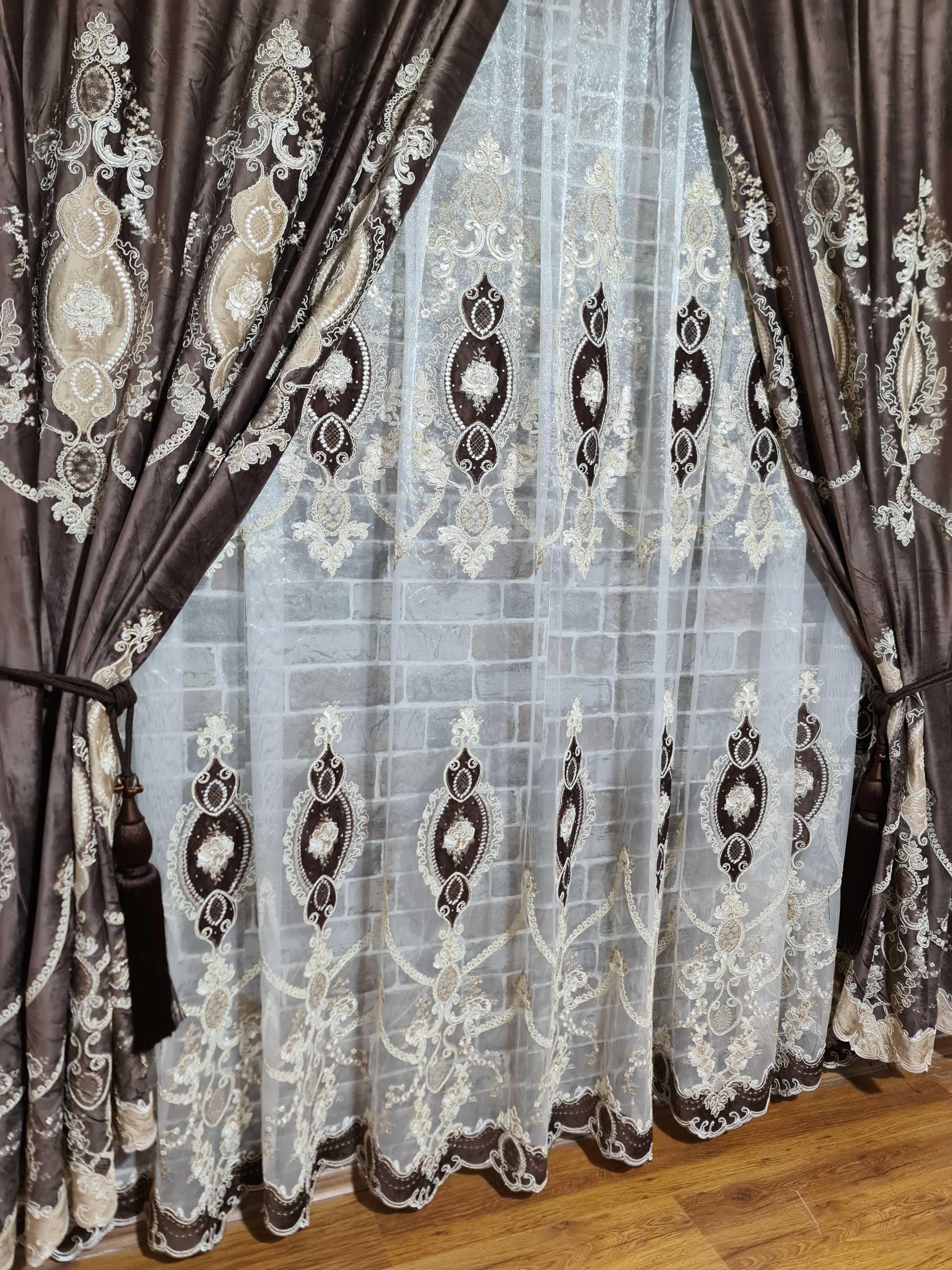 Set perdea si draperie Ivet - CASABLANCA Set perdea si draperie Ivet Casa Blanca Curtains & Drapes 1680.00 CASABLANCA 8metriperdeacu6metridraperiepentrusinagaleriede4-5 CASABLANCA