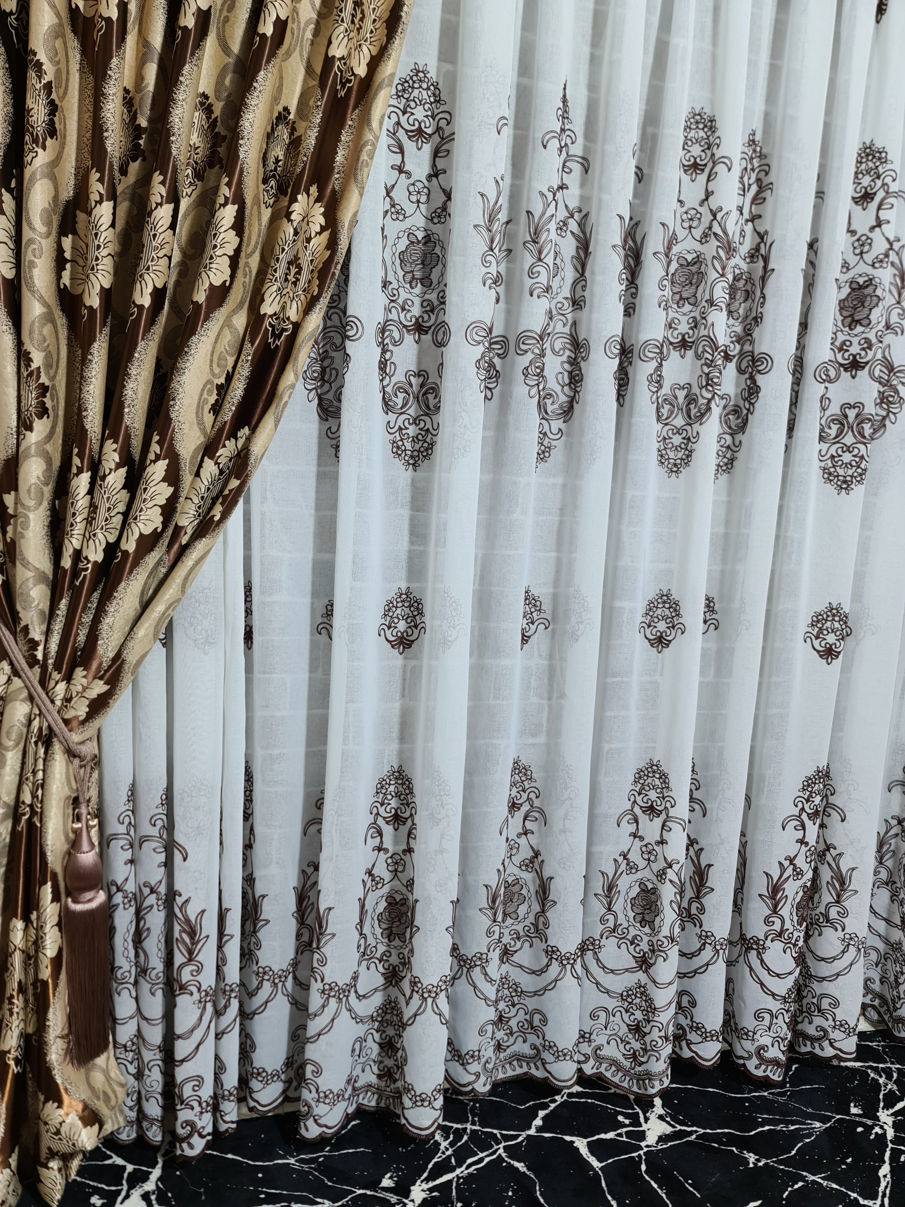 Set perdea si draperie Laura - CASABLANCA Set perdea si draperie Laura Casa Blanca Curtains & Drapes 350.00 CASABLANCA  CASABLANCA