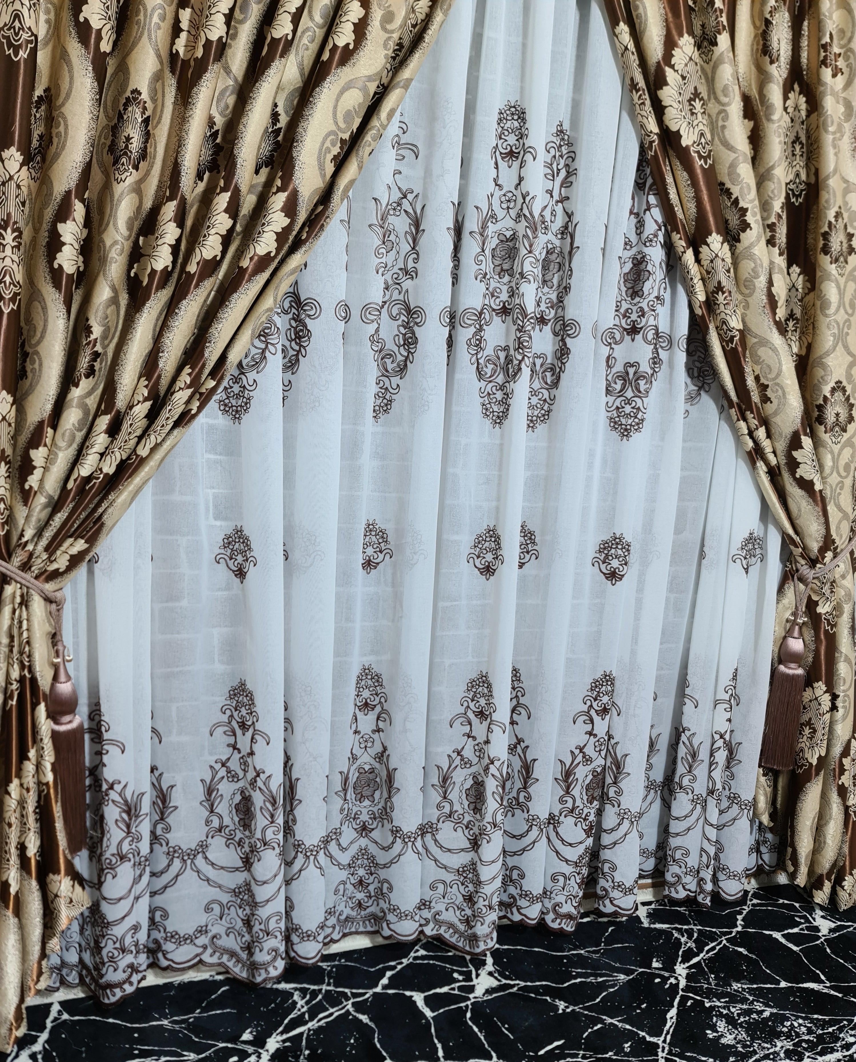 Set perdea si draperie Laura - CASABLANCA Set perdea si draperie Laura Casa Blanca Curtains & Drapes 350.00 CASABLANCA  CASABLANCA