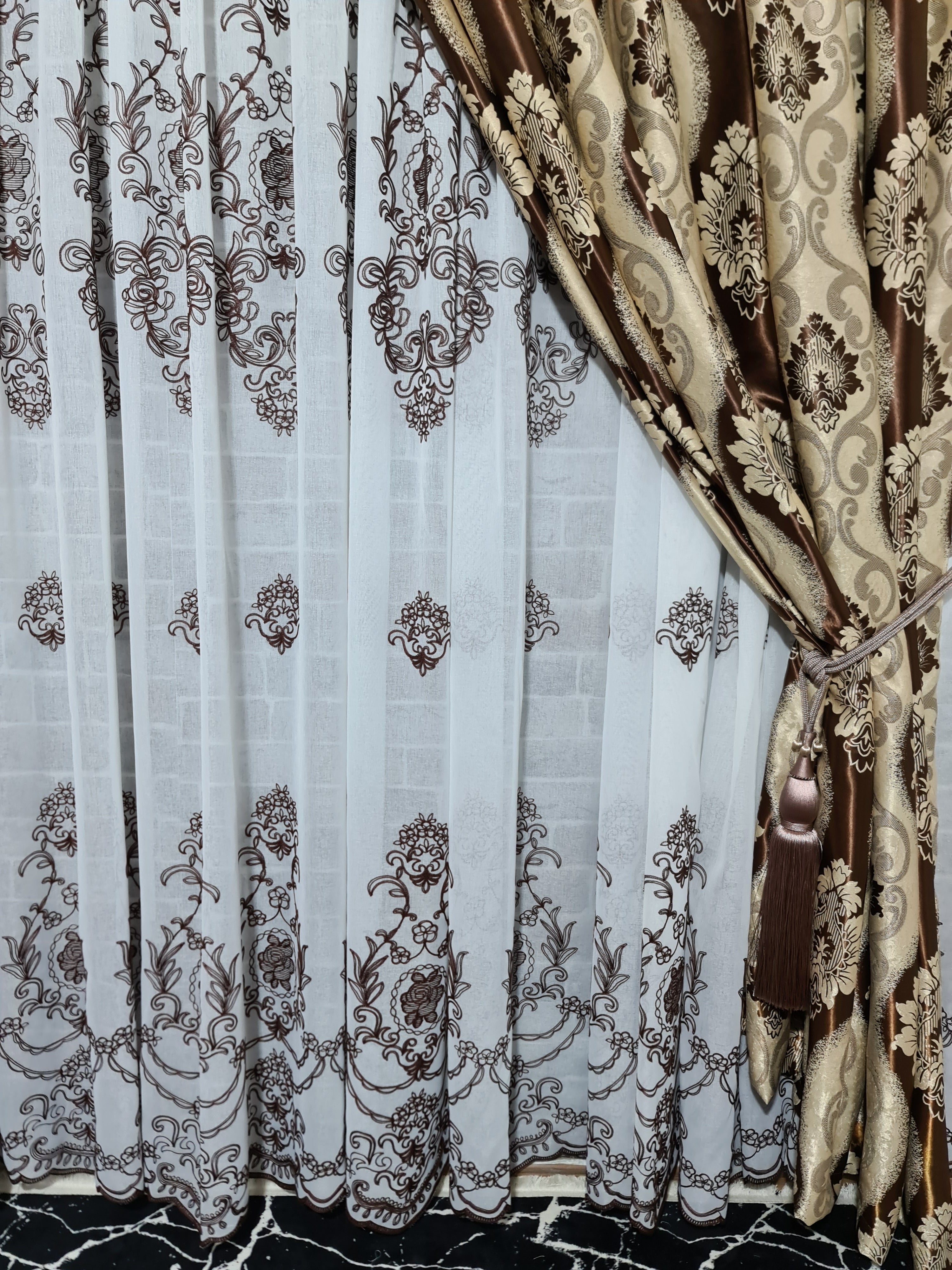 Set perdea si draperie Laura - CASABLANCA Set perdea si draperie Laura Casa Blanca Curtains & Drapes 350.00 CASABLANCA  CASABLANCA