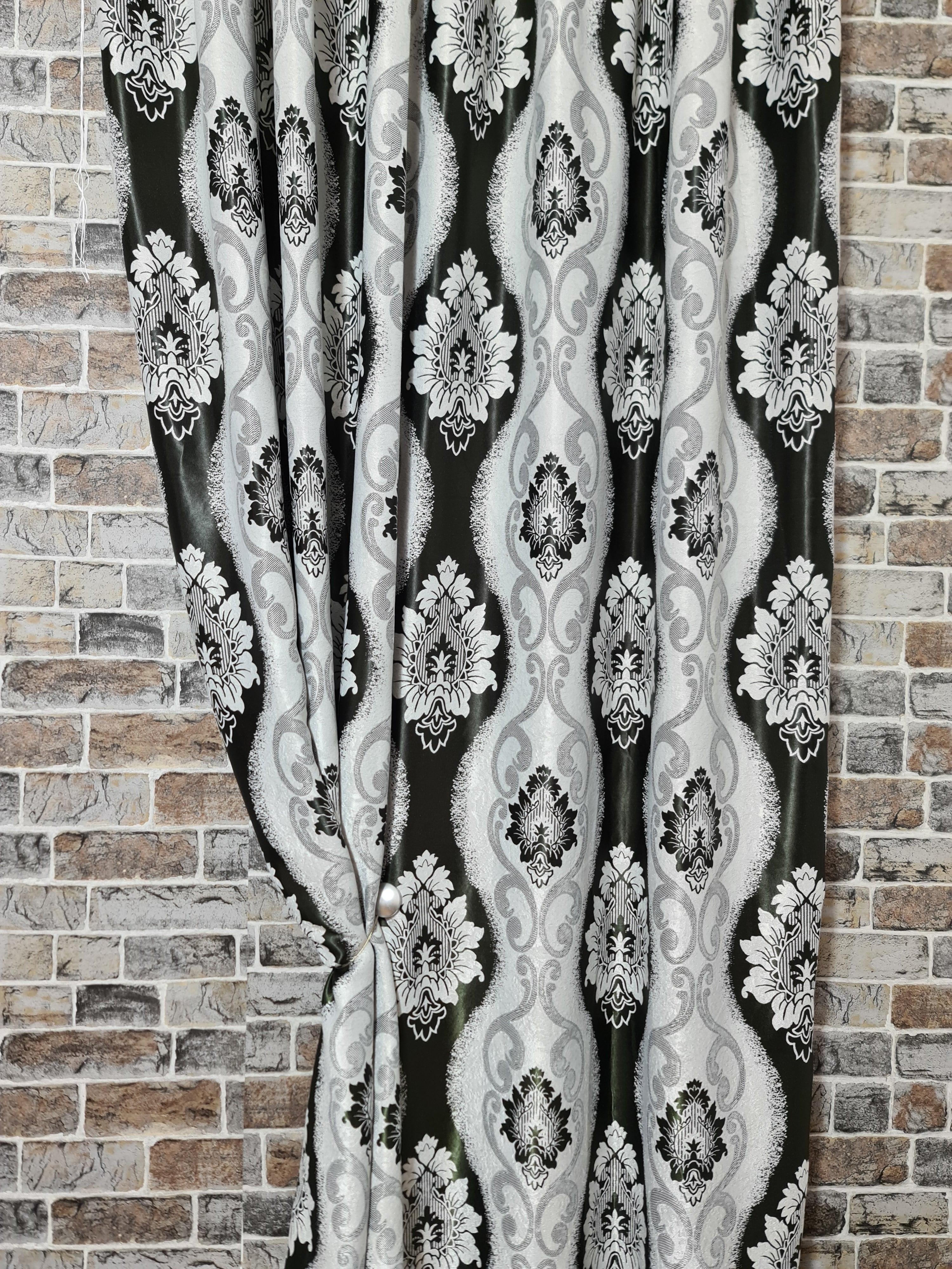 Draperii opace cu două fețe,imprimeu baroc în tonuri de gri și negru - CASABLANCA Draperii opace cu două fețe,imprimeu baroc în tonuri de gri și negru Casa Blanca Curtains & Drapes 45.00 CASABLANCA  CASABLANCA