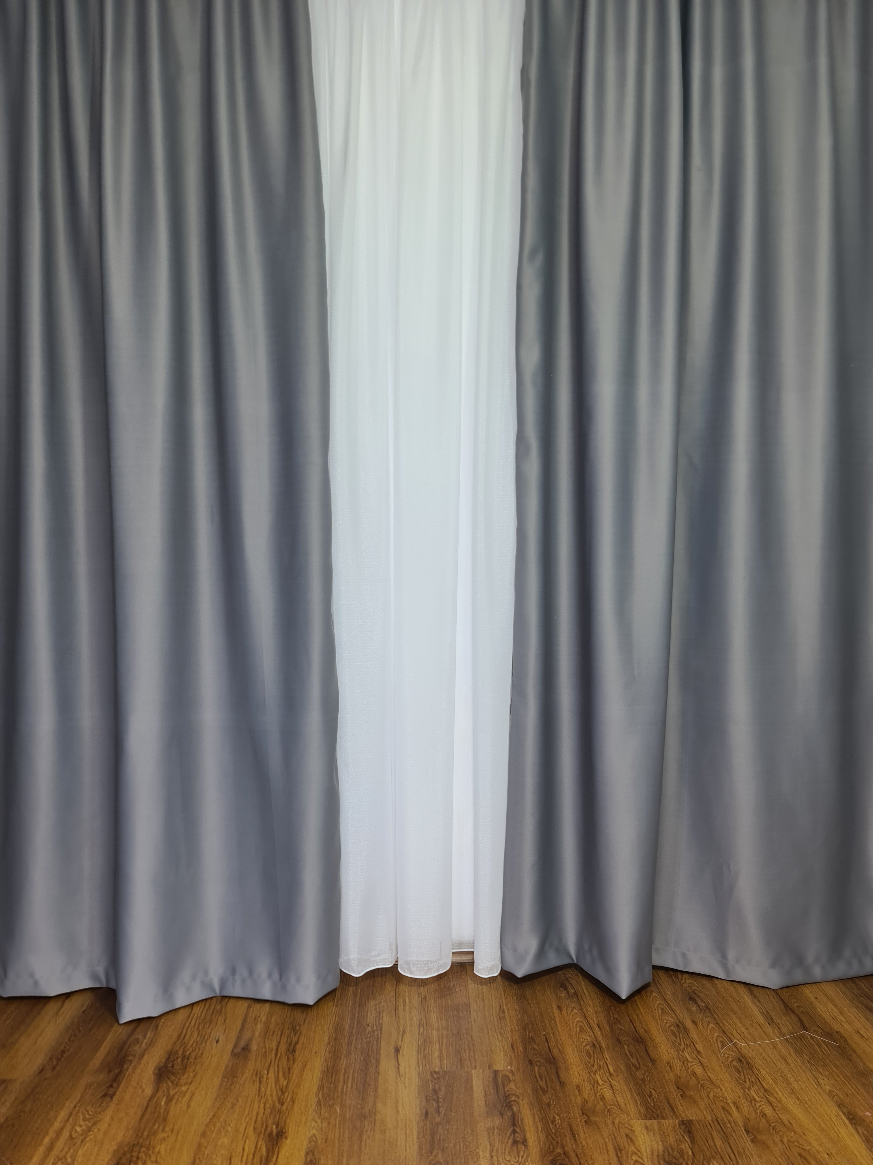 Set perdea nesifonabila din in cristal cu draperie simpla gri 100% blackout, model Silvia - CASABLANCA Set perdea nesifonabila din in cristal cu draperie simpla gri 100% blackout, model Silvia CASABLANCA  385.00 CASABLANCA  CASABLANCA