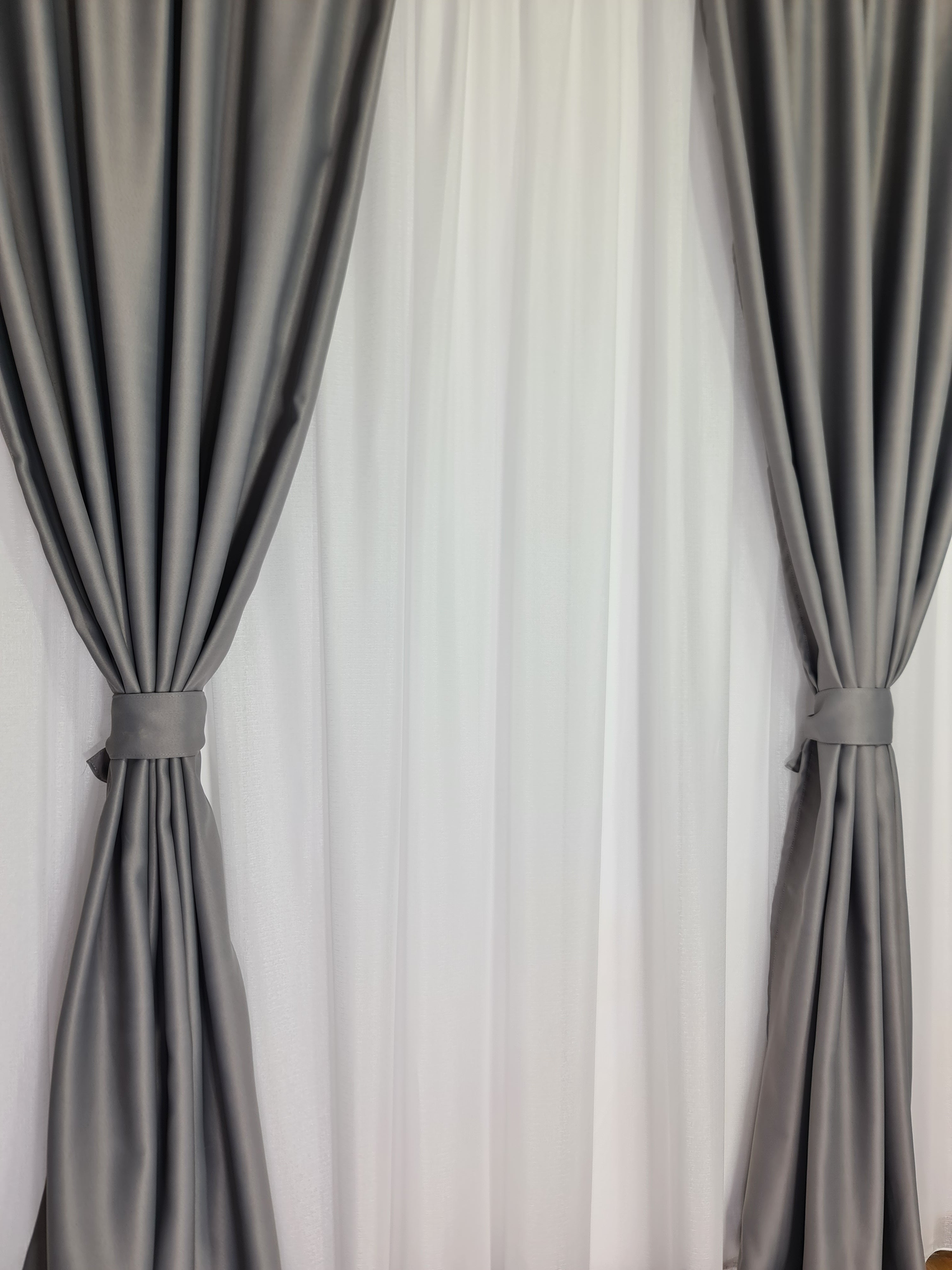 Set perdea nesifonabila din in cristal cu draperie simpla gri 100% blackout, model Silvia - CASABLANCA Set perdea nesifonabila din in cristal cu draperie simpla gri 100% blackout, model Silvia CASABLANCA  385.00 CASABLANCA  CASABLANCA