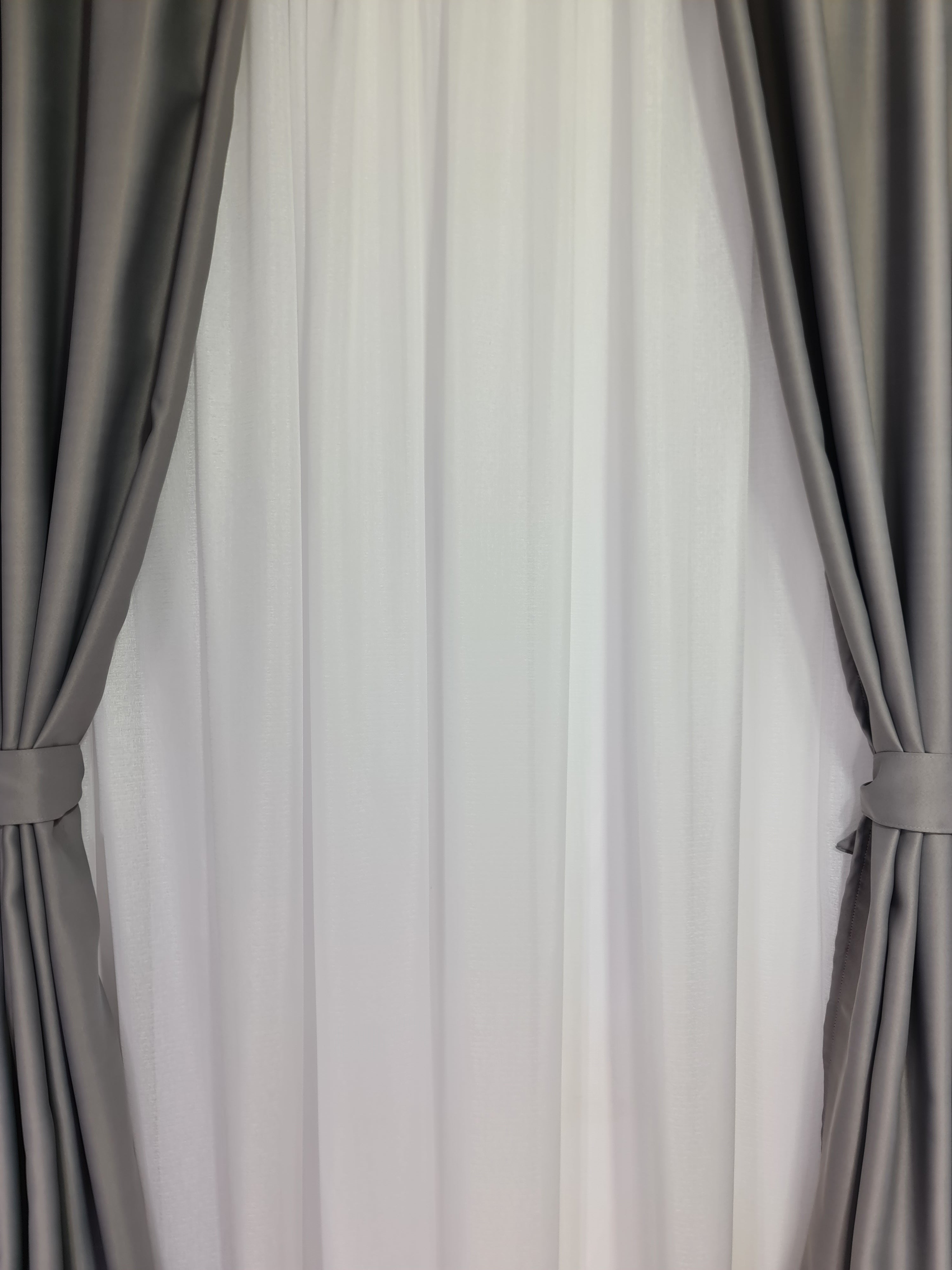 Set perdea nesifonabila din in cristal cu draperie simpla gri 100% blackout, model Silvia - CASABLANCA Set perdea nesifonabila din in cristal cu draperie simpla gri 100% blackout, model Silvia CASABLANCA  755.00 CASABLANCA 8metriperdeacu6metridraperiepentrusinagaleriede4-5 CASABLANCA