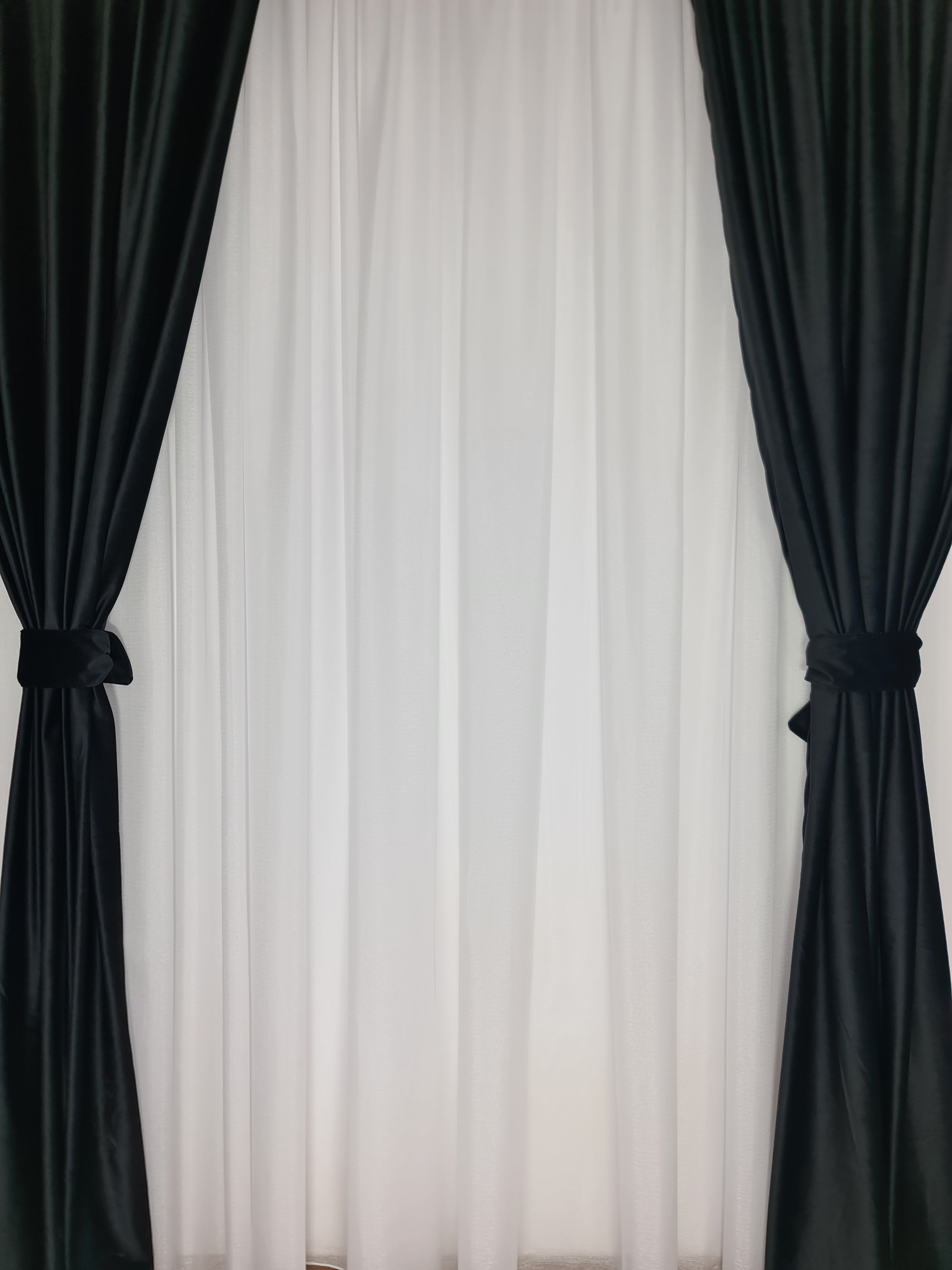Set perdea in cristal si draperie catifea neagra, model Abanos - CASABLANCA Set perdea in cristal si draperie catifea neagra, model Abanos CASABLANCA Curtains & Drapes 475.00 CASABLANCA  CASABLANCA
