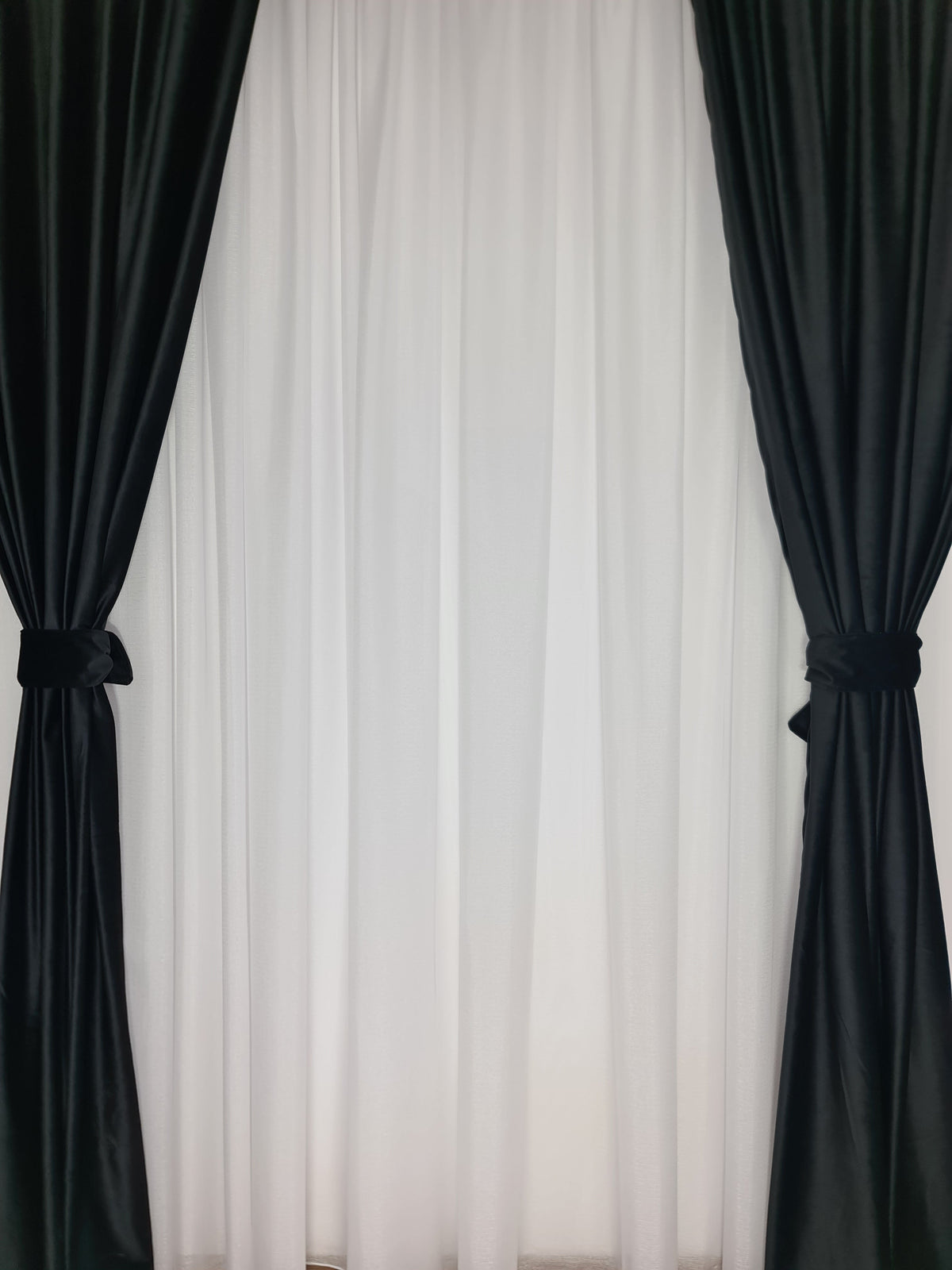 Set perdea in cristal si draperie catifea neagra, model Abanos - CASABLANCA Set perdea in cristal si draperie catifea neagra, model Abanos CASABLANCA Curtains & Drapes 475.00 CASABLANCA  CASABLANCA
