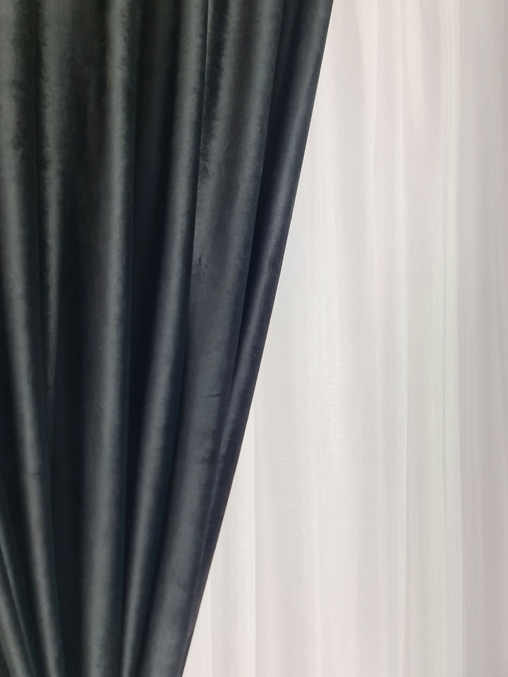 Draperie catifea neagra, potrivita pentru un design minimalist și elegant - CASABLANCA Draperie catifea neagra, potrivita pentru un design minimalist și elegant CASABLANCA Curtains & Drapes 80.00 CASABLANCA  CASABLANCA