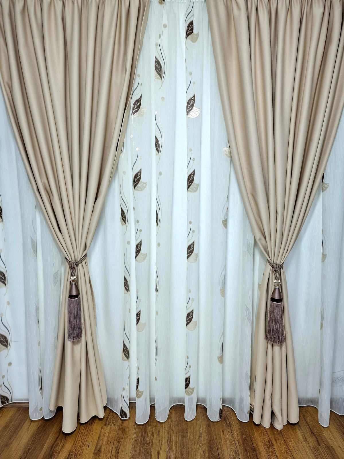 Set Perdea si Draperie Georgiana - CASABLANCA Set Perdea si Draperie Georgiana Casa Blanca Curtains & Drapes 345.00 CASABLANCA  CASABLANCA