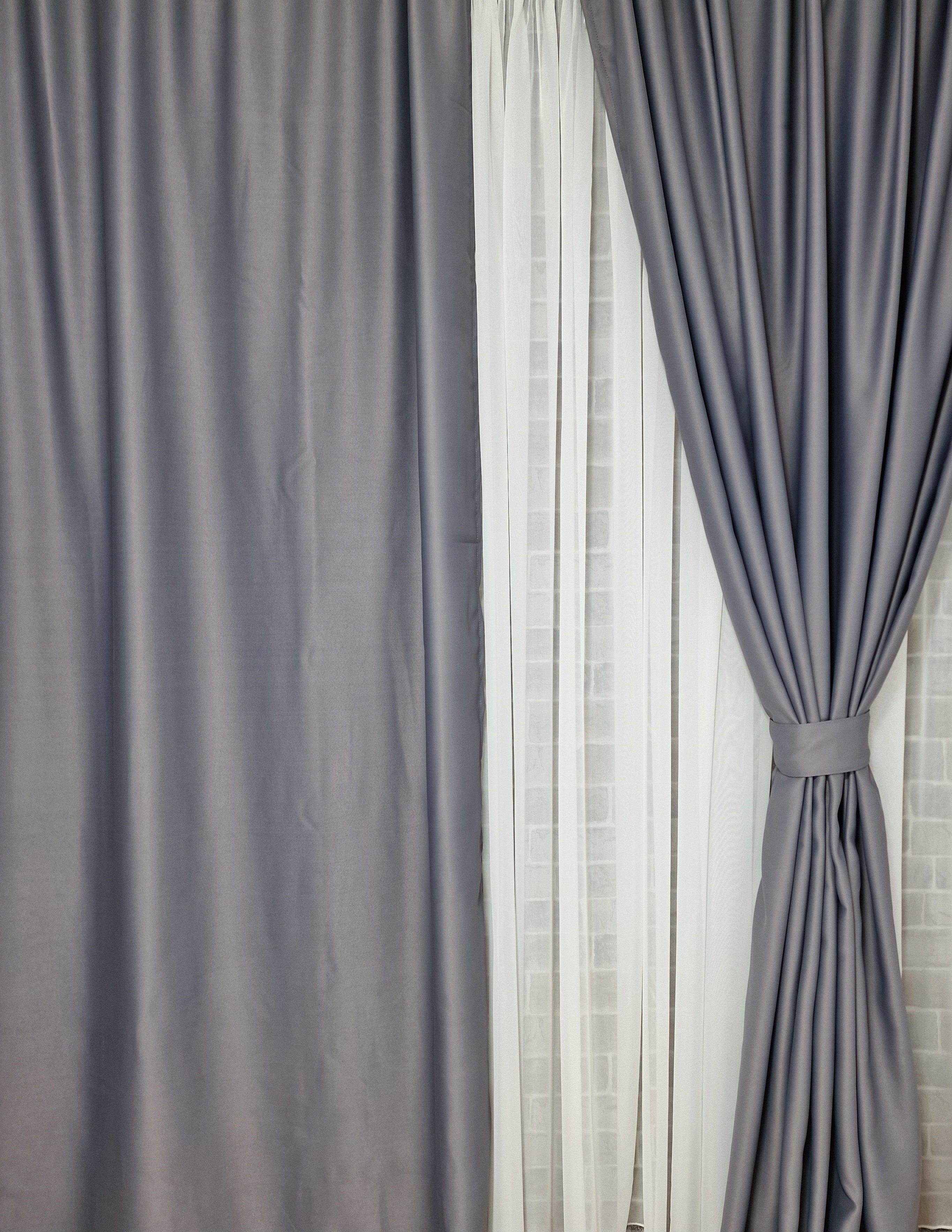 Set complet din perdea simpla voal alb cu draperie uni gri 100% blackout, Colectia Crom, varianta gri inchis - CASABLANCA Set complet din perdea simpla voal alb cu draperie uni gri 100% blackout, Colectia Crom, varianta gri inchis CASABLANCA  325.00 CASABLANCA  CASABLANCA