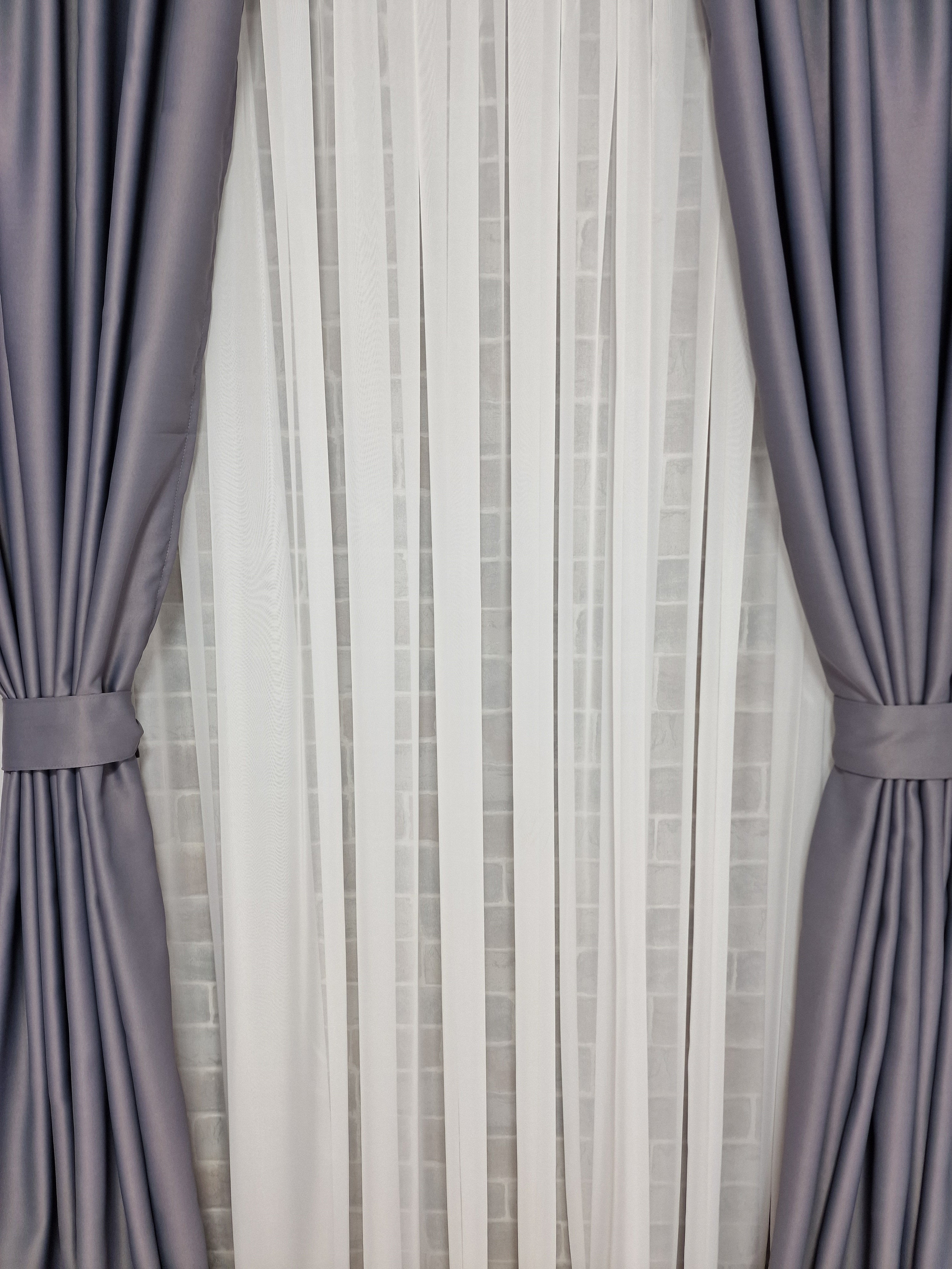 Set complet din perdea simpla voal alb cu draperie uni gri 100% blackout, Colectia Crom, varianta gri inchis - CASABLANCA Set complet din perdea simpla voal alb cu draperie uni gri 100% blackout, Colectia Crom, varianta gri inchis CASABLANCA  325.00 CASABLANCA  CASABLANCA