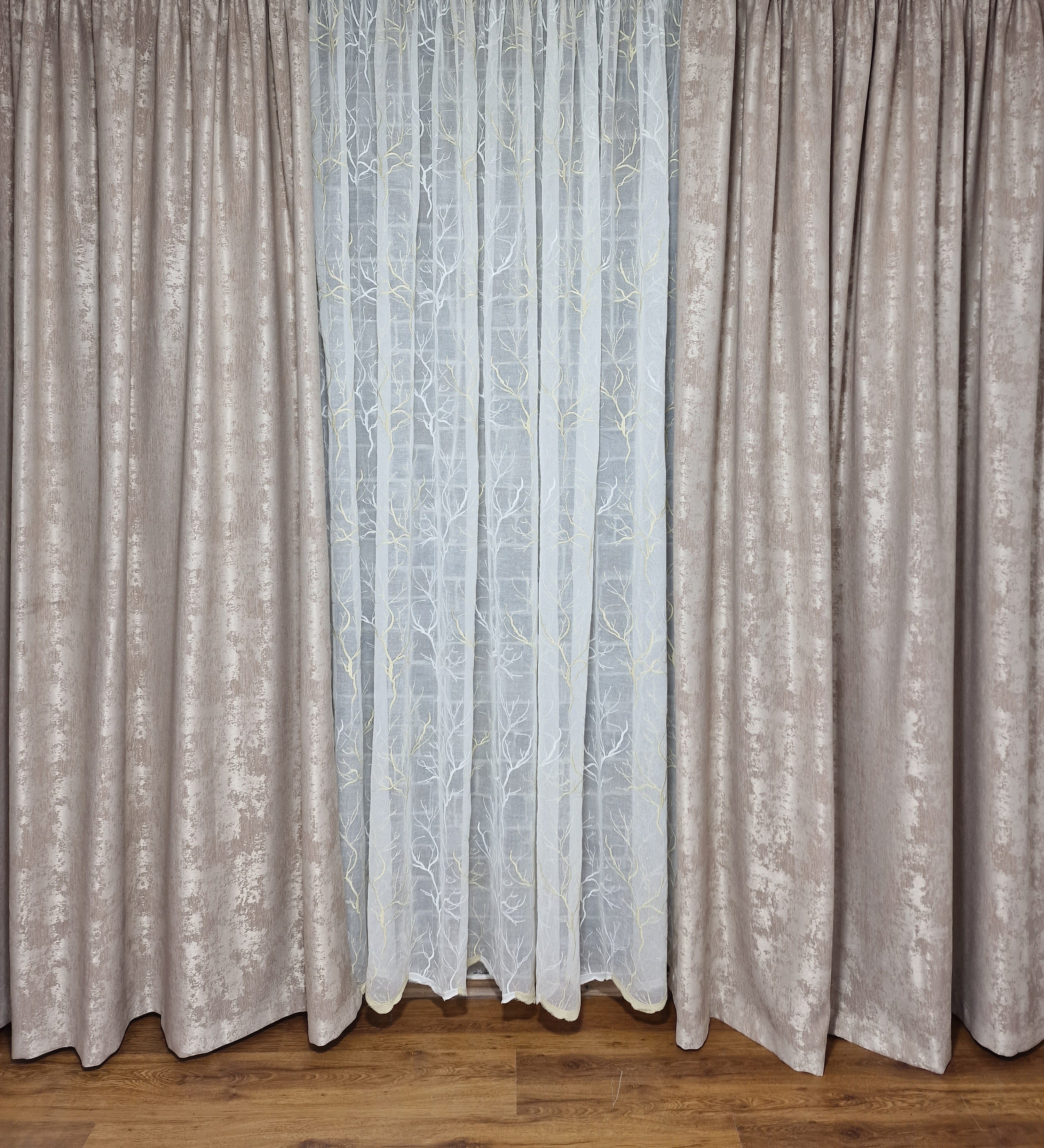 Set perdea din in si draperie tip vopsea decorativa, model Catalina, varianta bej - CASABLANCA Set perdea din in si draperie tip vopsea decorativa, model Catalina, varianta bej CASABLANCA  440.00 CASABLANCA  CASABLANCA