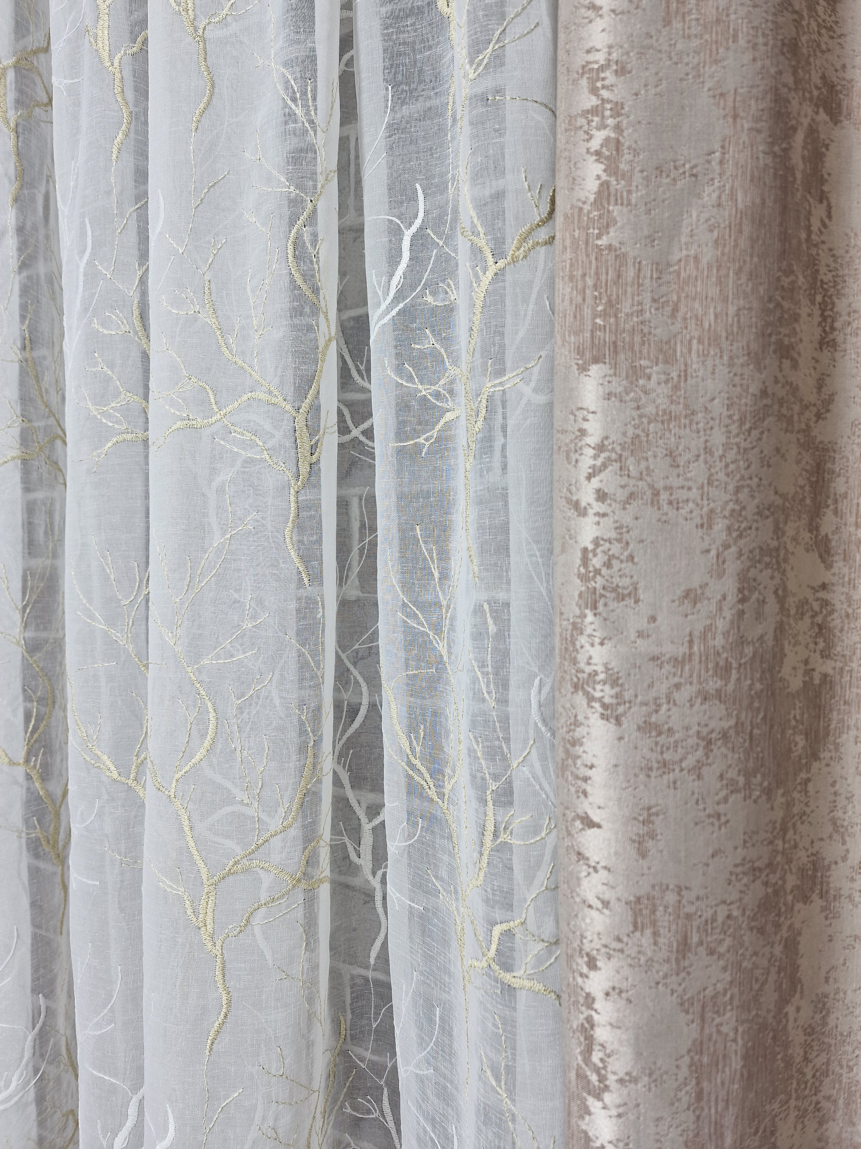 Set perdea din in si draperie tip vopsea decorativa, model Catalina, varianta bej - CASABLANCA Set perdea din in si draperie tip vopsea decorativa, model Catalina, varianta bej CASABLANCA  440.00 CASABLANCA  CASABLANCA