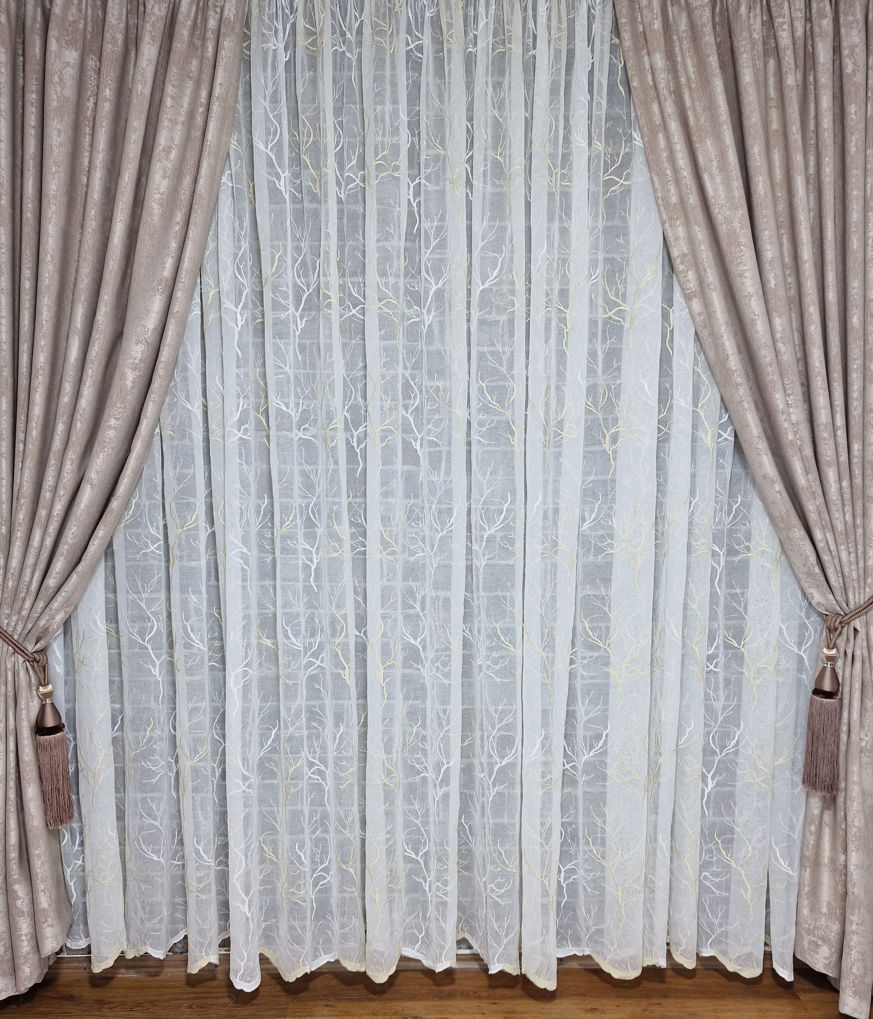 Set perdea din in si draperie tip vopsea decorativa, model Catalina, varianta bej - CASABLANCA Set perdea din in si draperie tip vopsea decorativa, model Catalina, varianta bej CASABLANCA  440.00 CASABLANCA  CASABLANCA