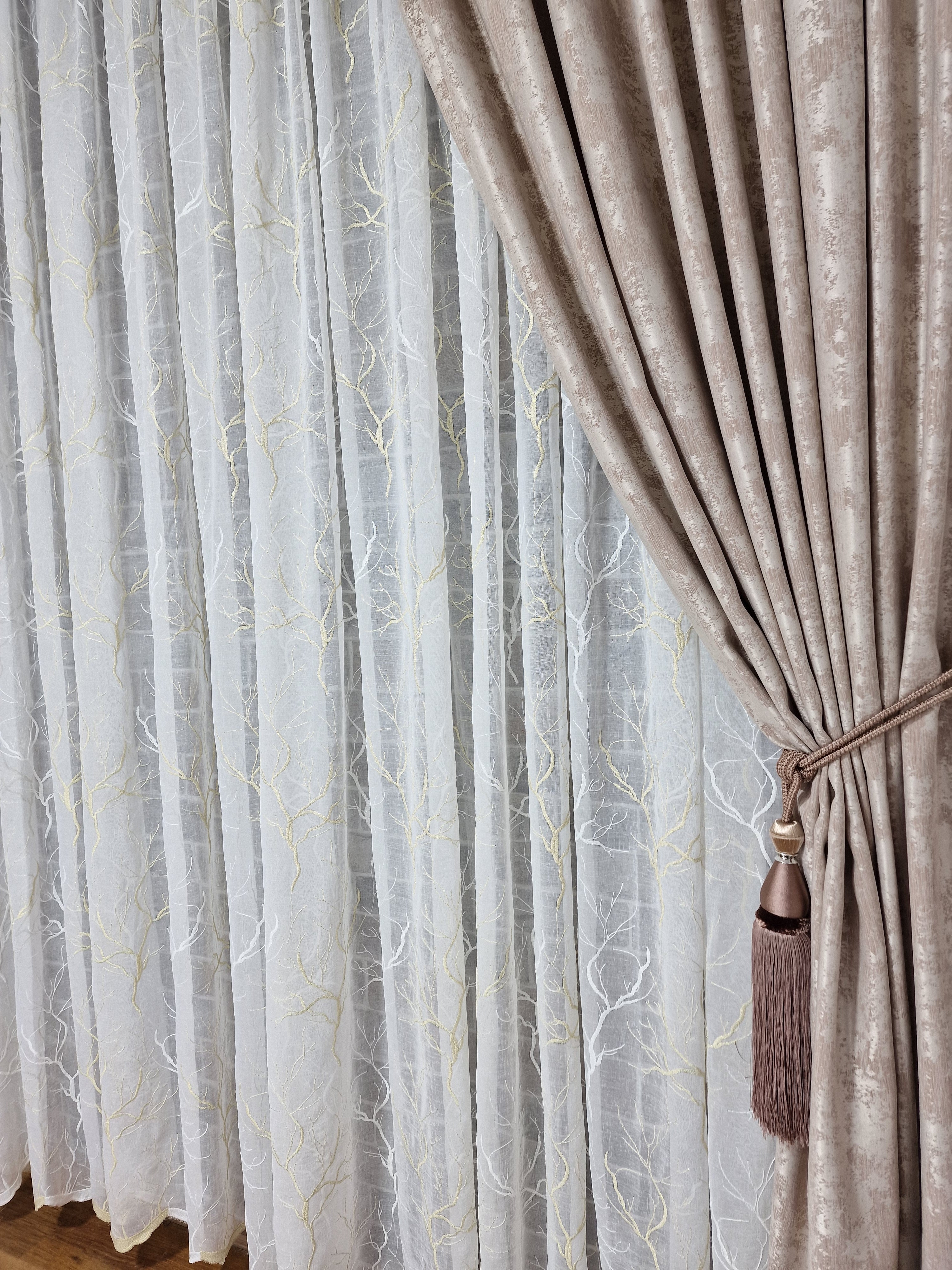 Set perdea din in si draperie tip vopsea decorativa, model Catalina, varianta bej - CASABLANCA Set perdea din in si draperie tip vopsea decorativa, model Catalina, varianta bej CASABLANCA  440.00 CASABLANCA  CASABLANCA