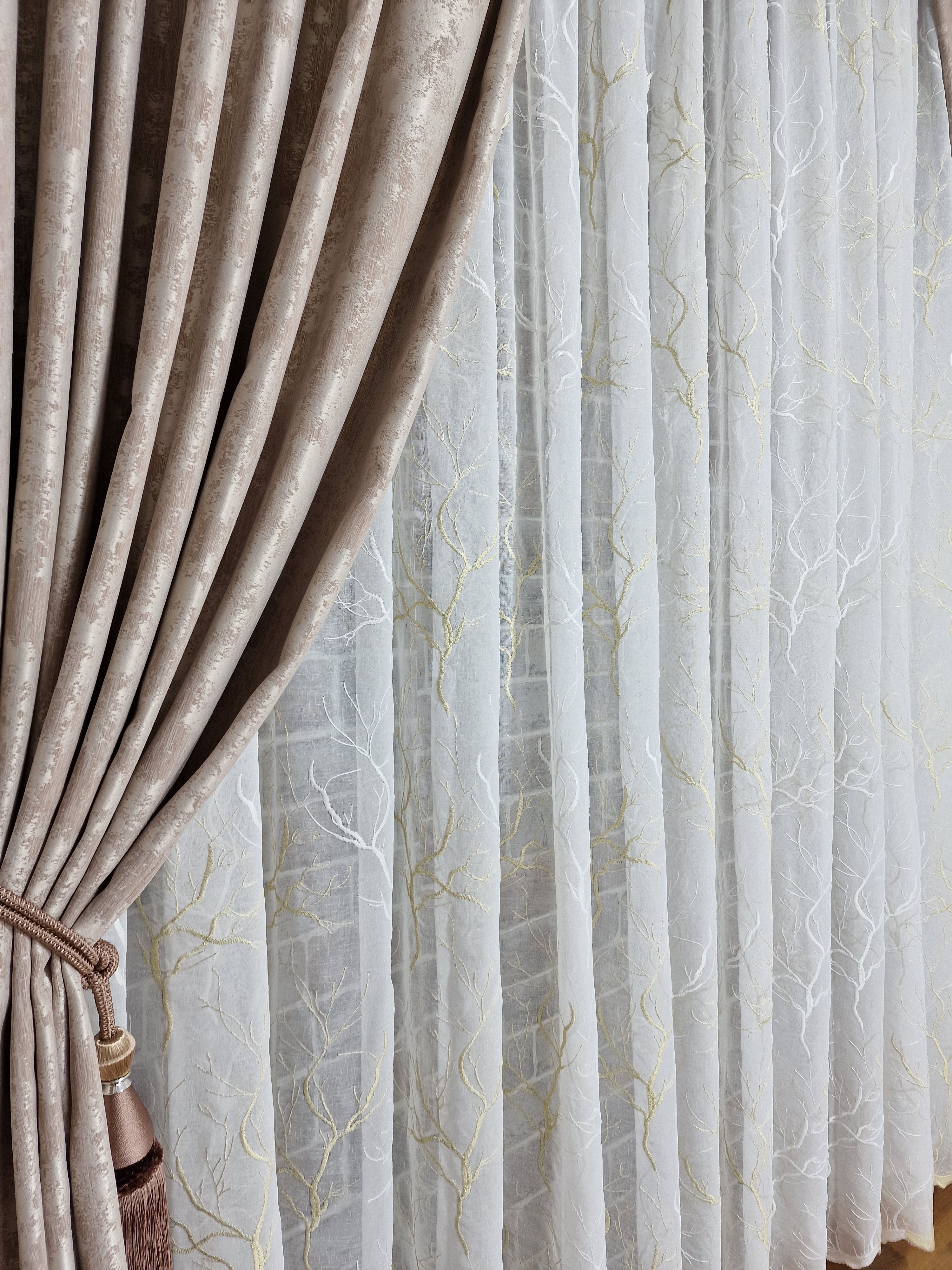 Set perdea din in si draperie tip vopsea decorativa, model Catalina, varianta bej - CASABLANCA Set perdea din in si draperie tip vopsea decorativa, model Catalina, varianta bej CASABLANCA  440.00 CASABLANCA  CASABLANCA