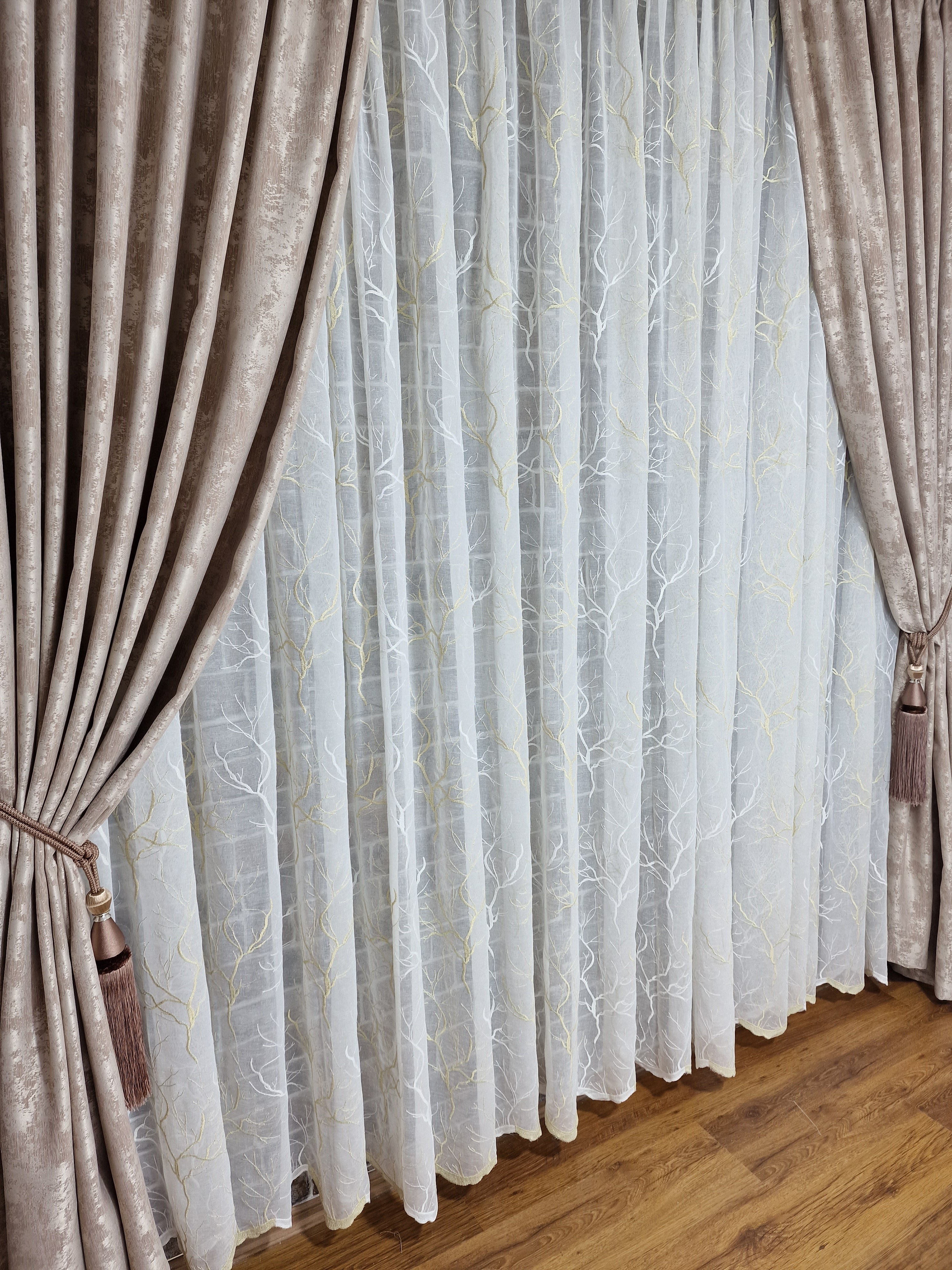 Set perdea din in si draperie tip vopsea decorativa, model Catalina, varianta bej - CASABLANCA Set perdea din in si draperie tip vopsea decorativa, model Catalina, varianta bej CASABLANCA  440.00 CASABLANCA  CASABLANCA