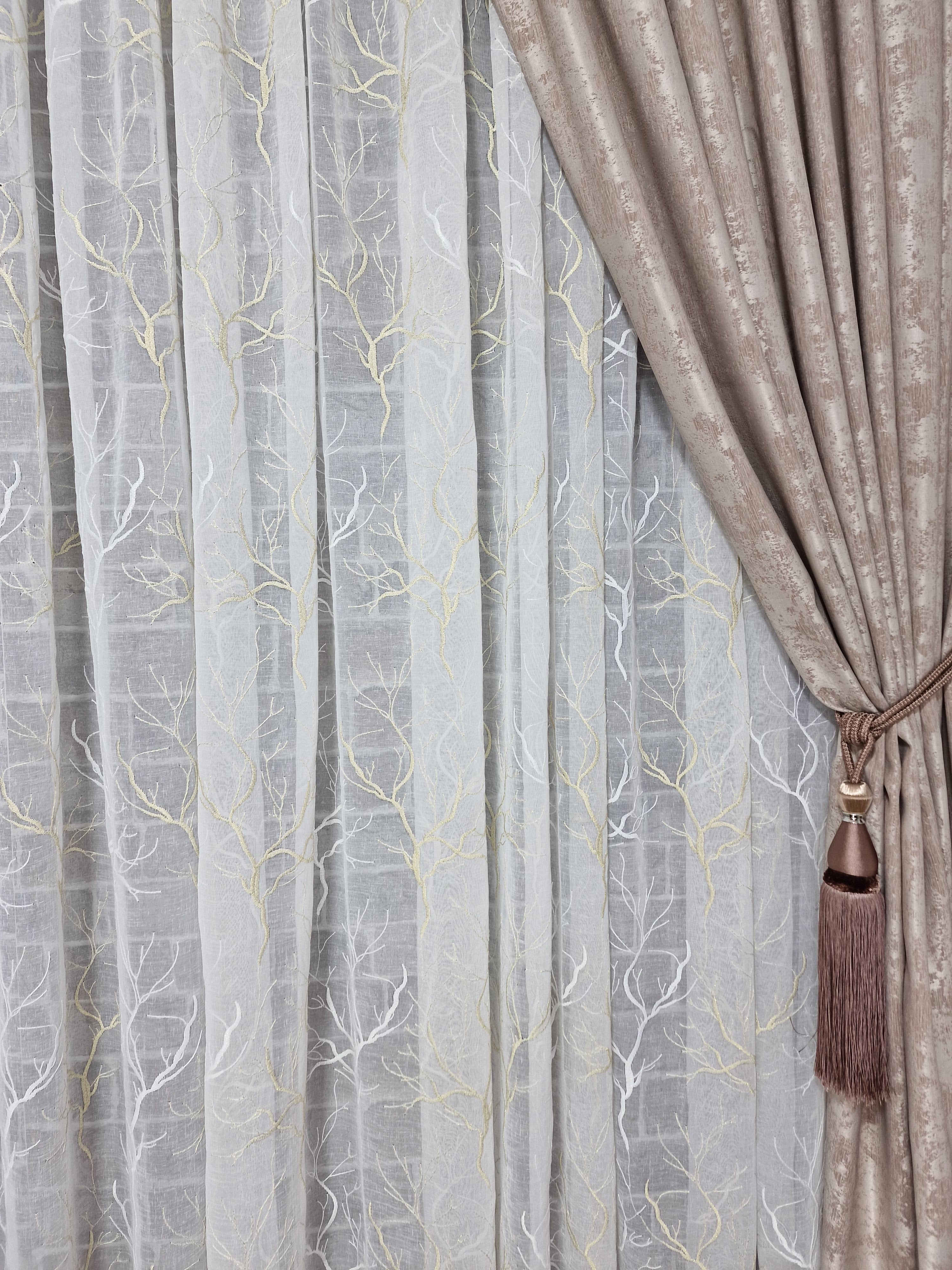 Set perdea din in si draperie tip vopsea decorativa, model Catalina, varianta bej - CASABLANCA Set perdea din in si draperie tip vopsea decorativa, model Catalina, varianta bej CASABLANCA  440.00 CASABLANCA  CASABLANCA