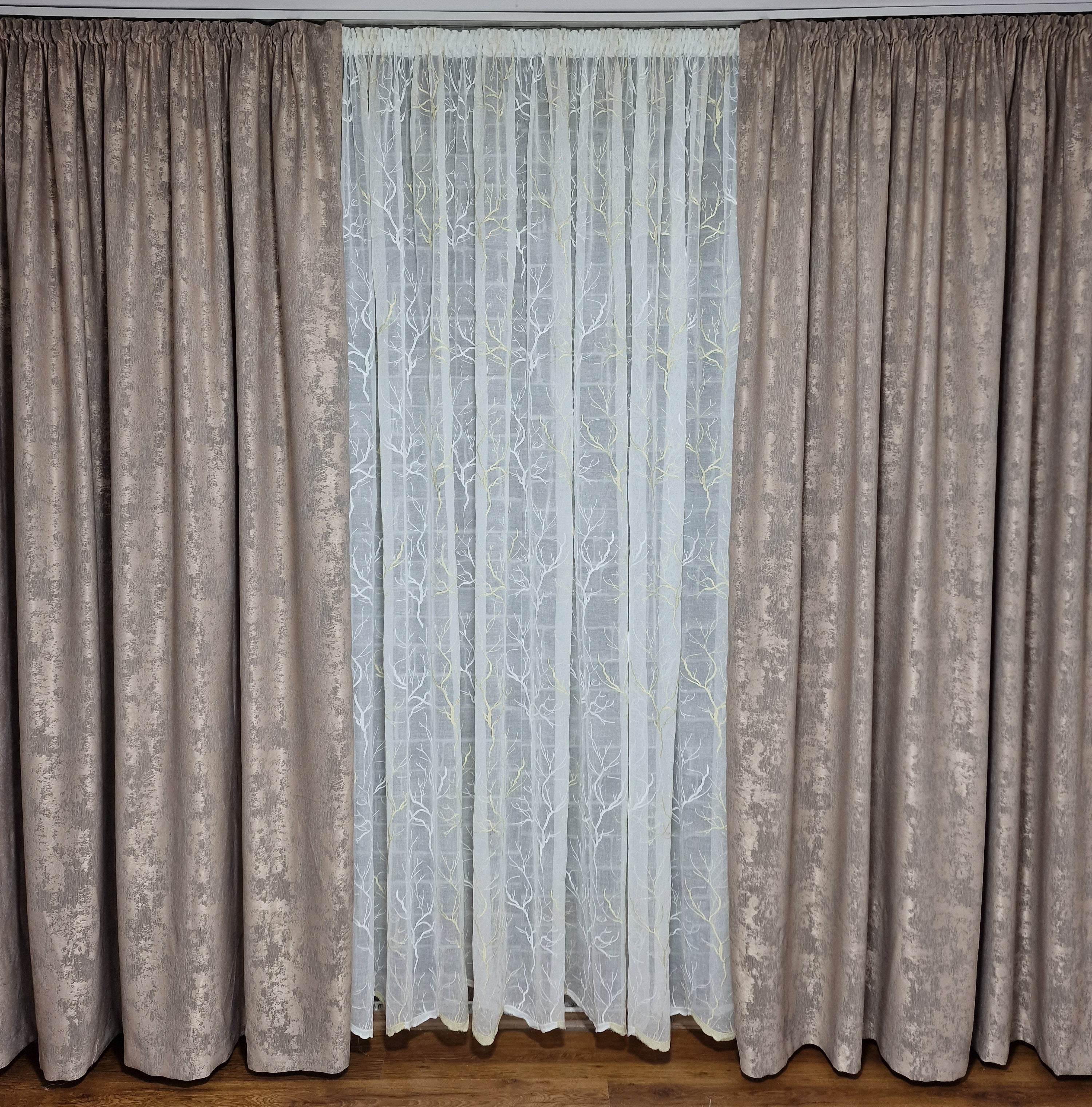 Set perdea din in si draperie tip vopsea decorativa, model Catalina, varianta grej - CASABLANCA Set perdea din in si draperie tip vopsea decorativa, model Catalina, varianta grej CASABLANCA  880.00 CASABLANCA 8metriperdeacu6metridraperiepentrusinagaleriede4-5 CASABLANCA