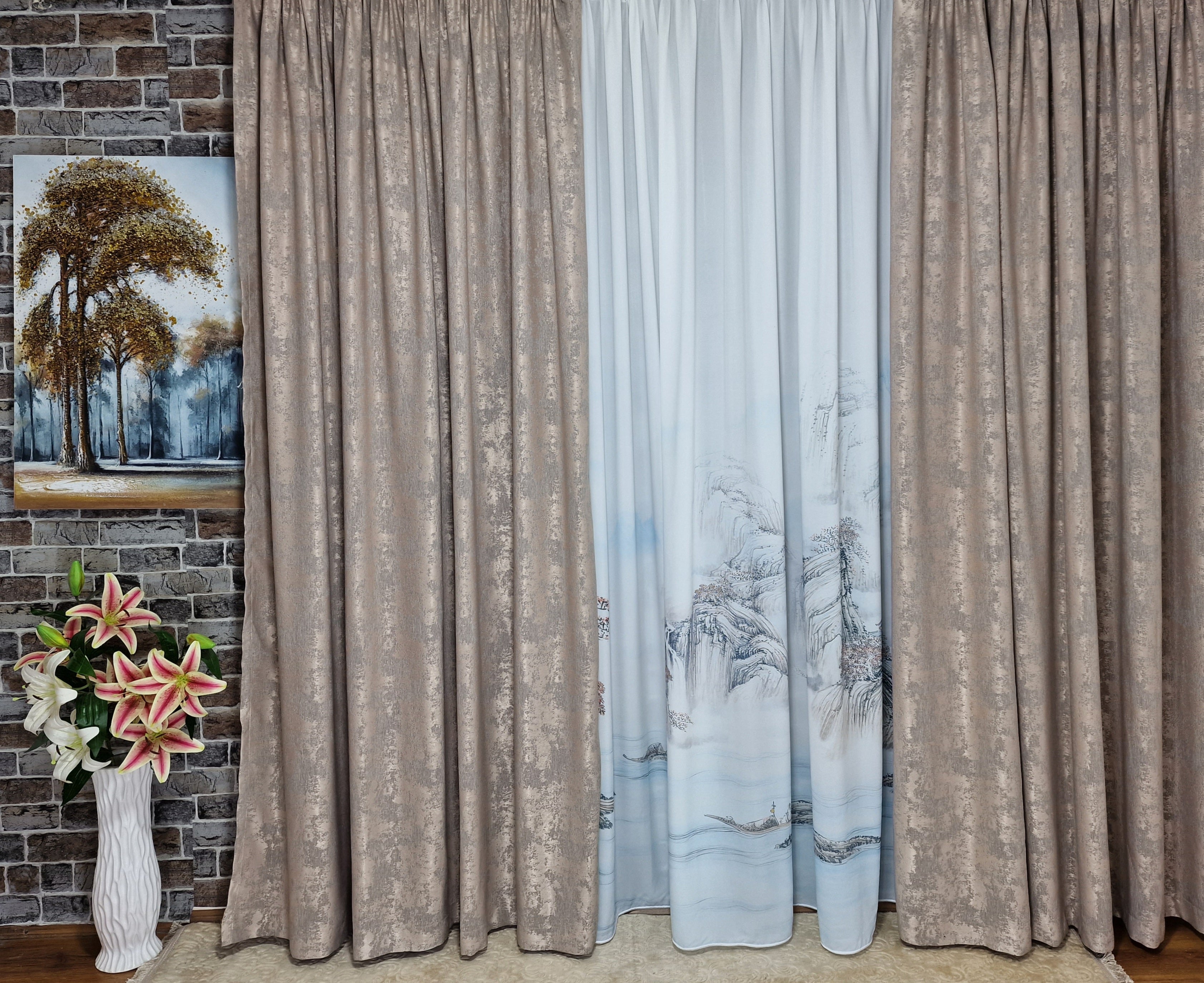 Set perdea din matase si draperie decorativa bej, model peisaj - CASABLANCA Set perdea din matase si draperie decorativa bej, model peisaj Casa Blanca Curtains & Drapes 460.00 CASABLANCA  CASABLANCA