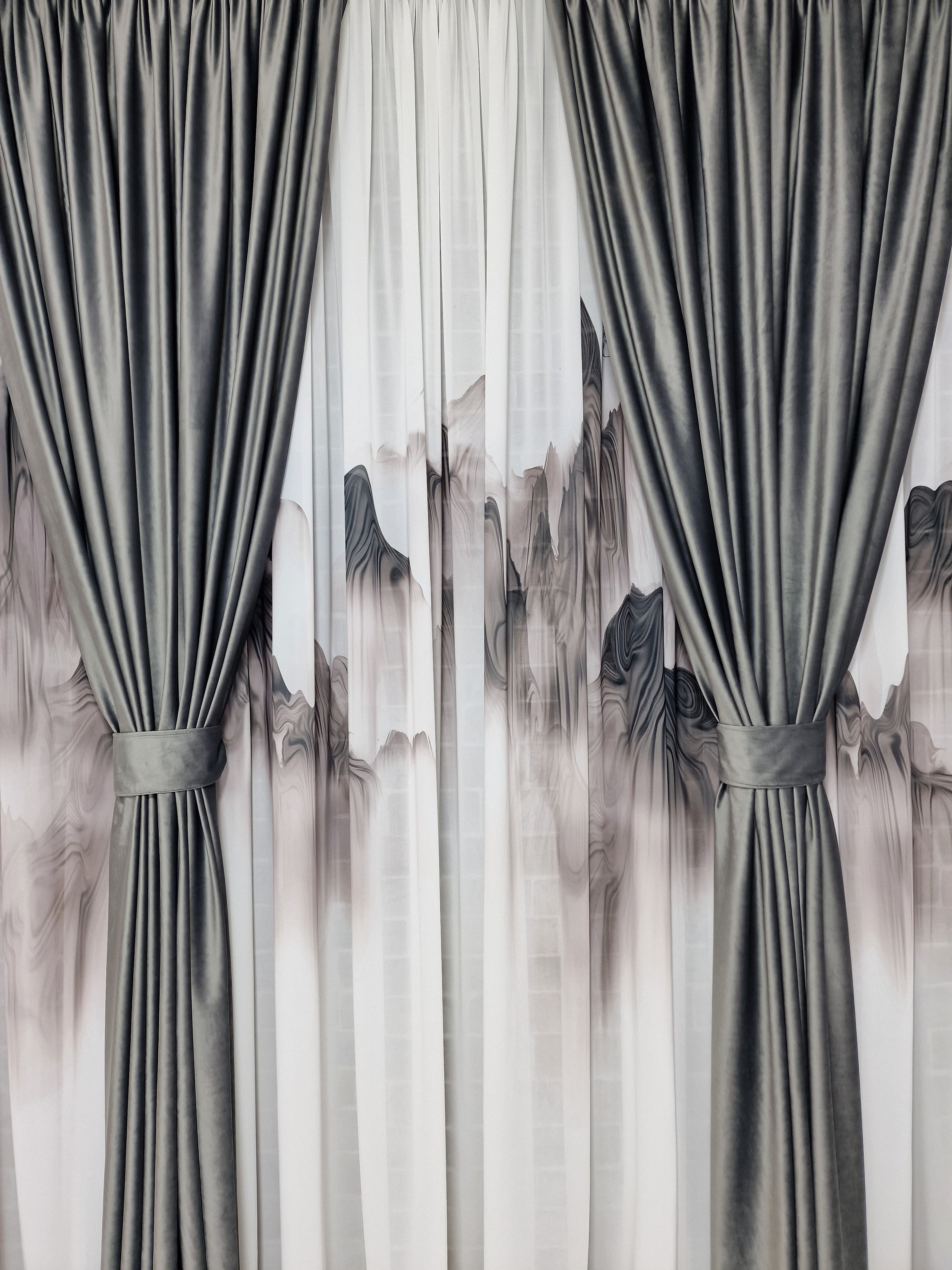 Set perdea matase model muntii si draperie gri din catifea - CASABLANCA Set perdea matase model muntii si draperie gri din catifea Casa Blanca Curtains & Drapes 535.00 CASABLANCA  CASABLANCA