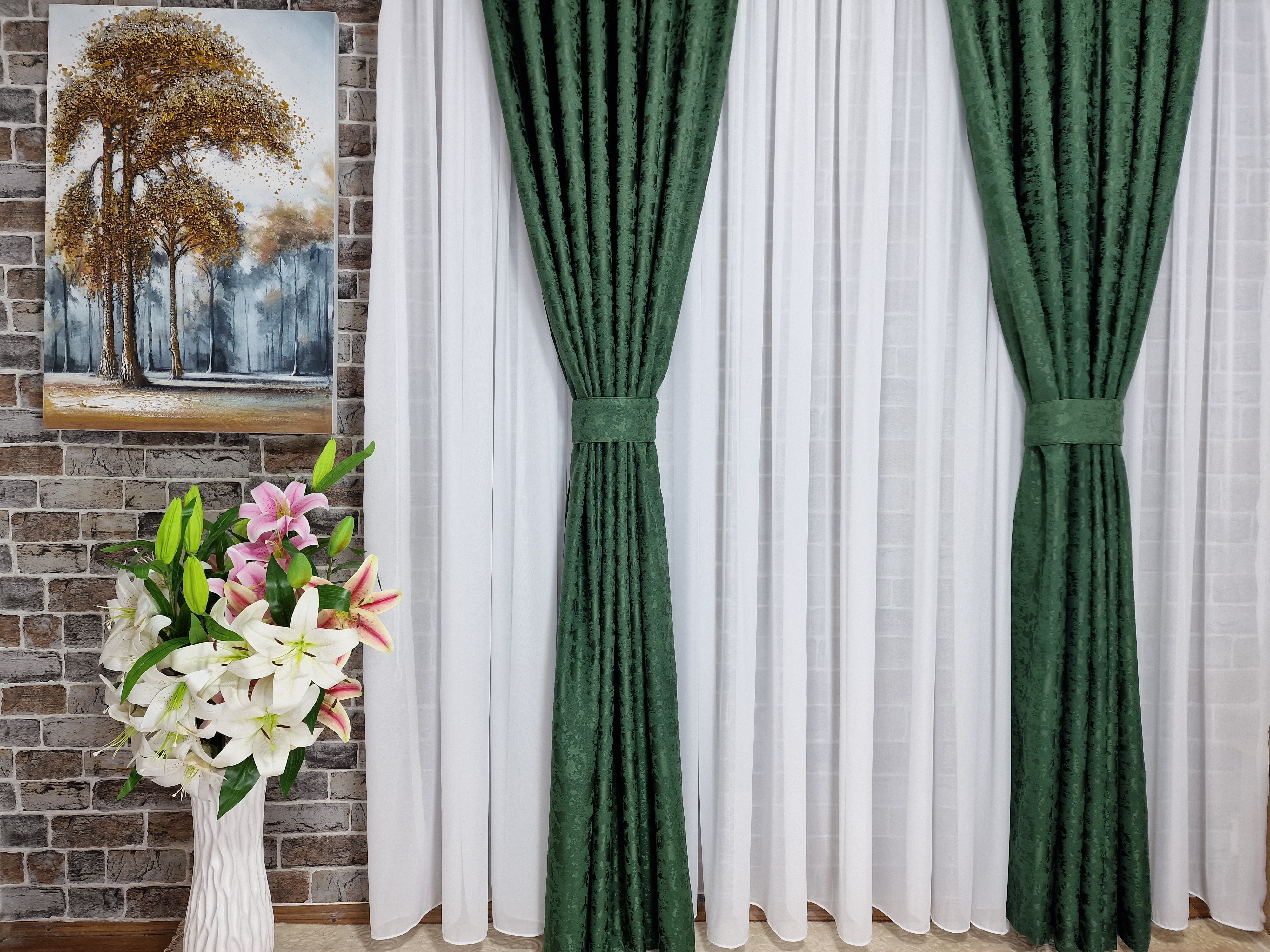 Set perdea din matase alba si draperie decorativa verde smarald - CASABLANCA Set perdea din matase alba si draperie decorativa verde smarald Casa Blanca Curtains & Drapes 400.00 CASABLANCA  CASABLANCA