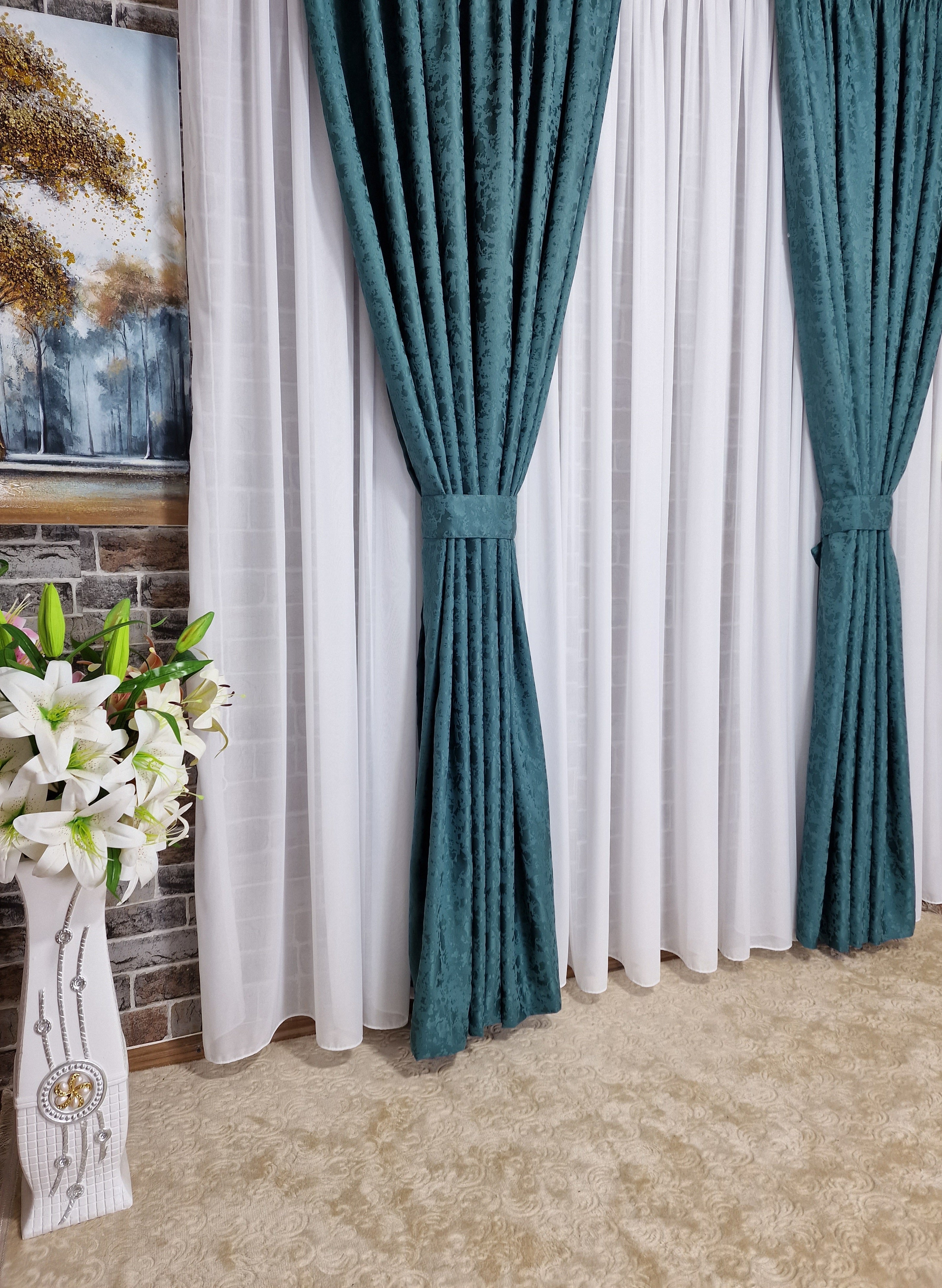 Set perdea din matase alba si draperie decorativa turcoaz - CASABLANCA Set perdea din matase alba si draperie decorativa turcoaz Casa Blanca Curtains & Drapes 400.00 CASABLANCA  CASABLANCA