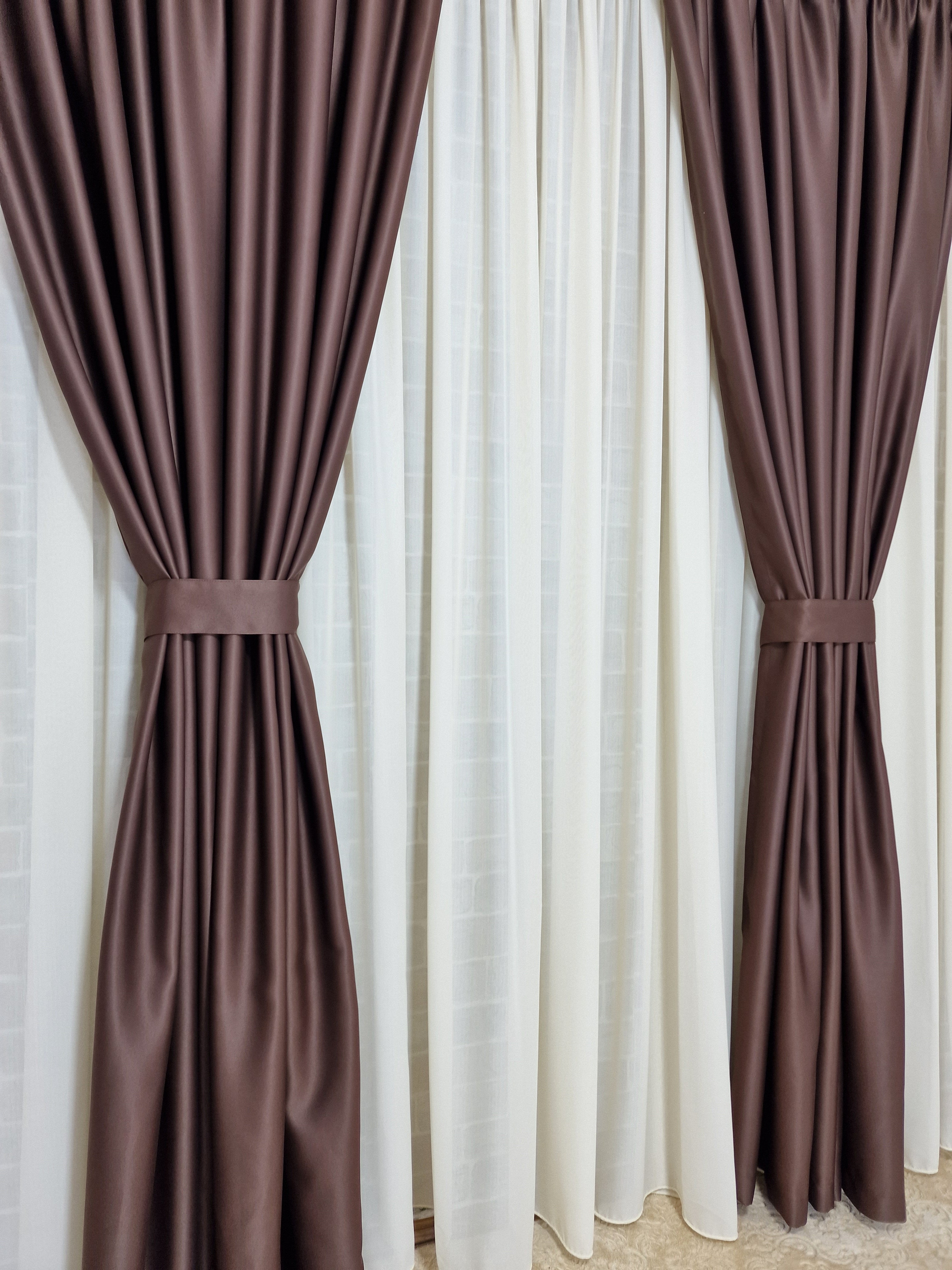 Set perdea din matase crem si draperie maro 100% blackout - CASABLANCA Set perdea din matase crem si draperie maro 100% blackout Casa Blanca Curtains & Drapes 385.00 CASABLANCA  CASABLANCA