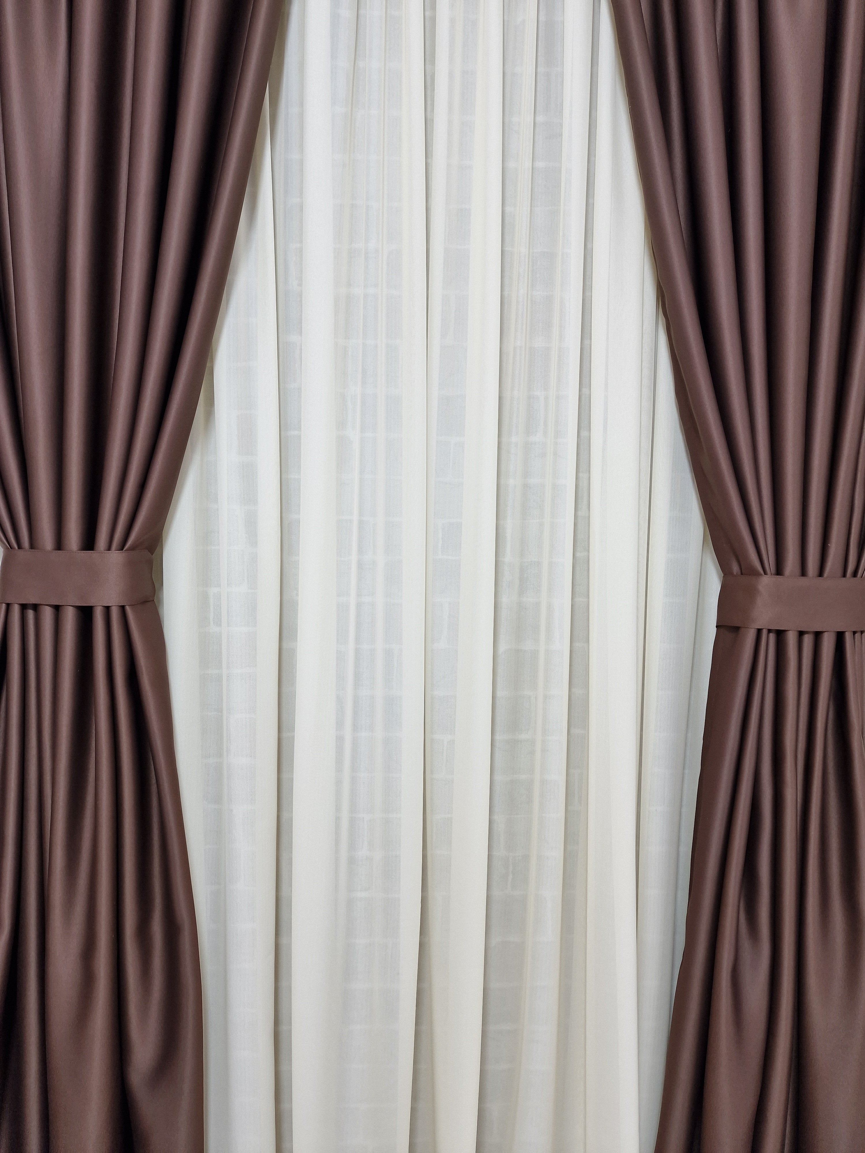 Set perdea din matase crem si draperie maro 100% blackout - CASABLANCA Set perdea din matase crem si draperie maro 100% blackout Casa Blanca Curtains & Drapes 385.00 CASABLANCA  CASABLANCA