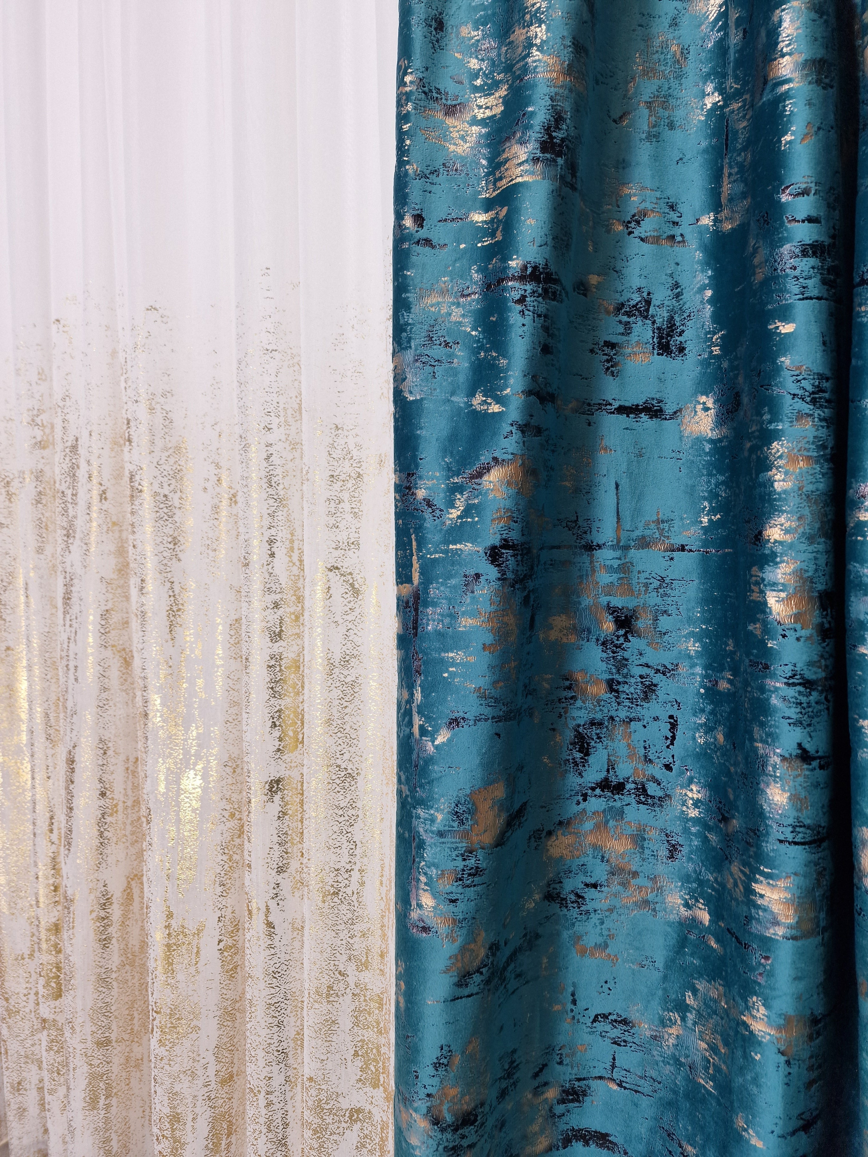 Set complet perdea si draperie, colectia Golden, varianta turcoaz - CASABLANCA Set complet perdea si draperie, colectia Golden, varianta turcoaz CASABLANCA  740.00 CASABLANCA  CASABLANCA
