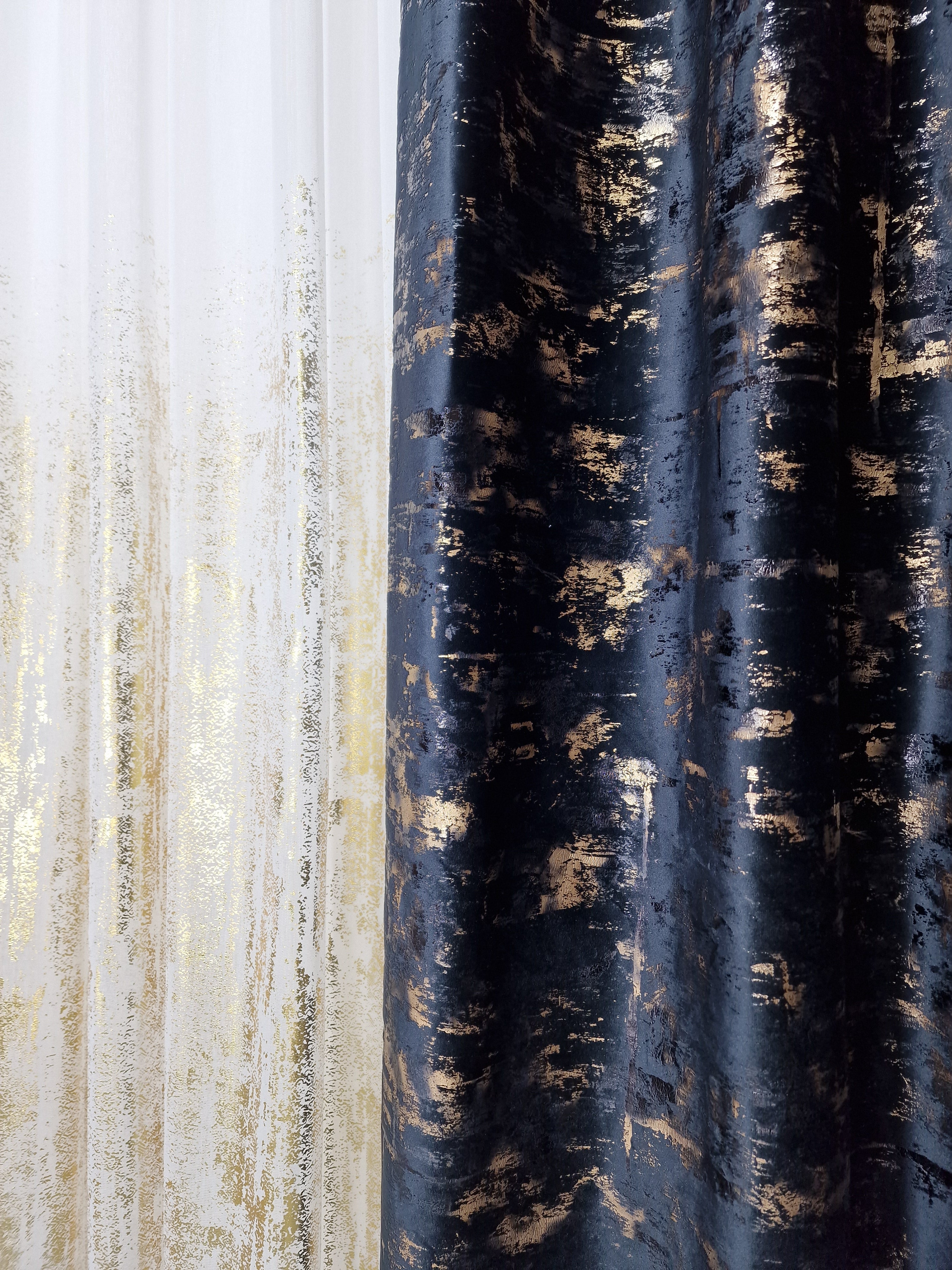 Set complet perdea si draperie, colectia Golden, varianta pe negru - CASABLANCA Set complet perdea si draperie, colectia Golden, varianta pe negru CASABLANCA  740.00 CASABLANCA  CASABLANCA