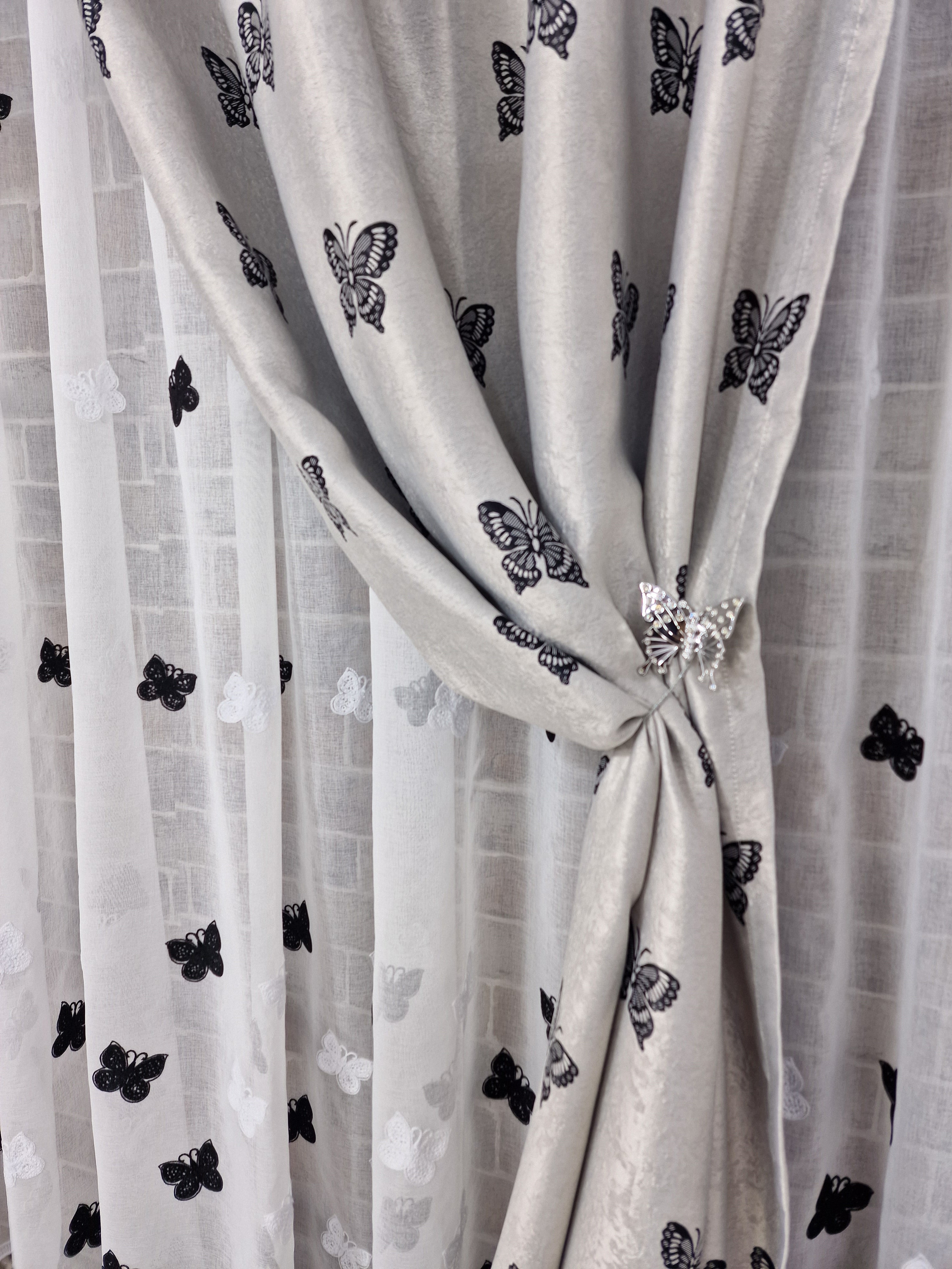 Set perdea si draperie cu fluturi gri - CASABLANCA Set perdea si draperie cu fluturi gri Casa Blanca Curtains & Drapes 350.00 CASABLANCA  CASABLANCA