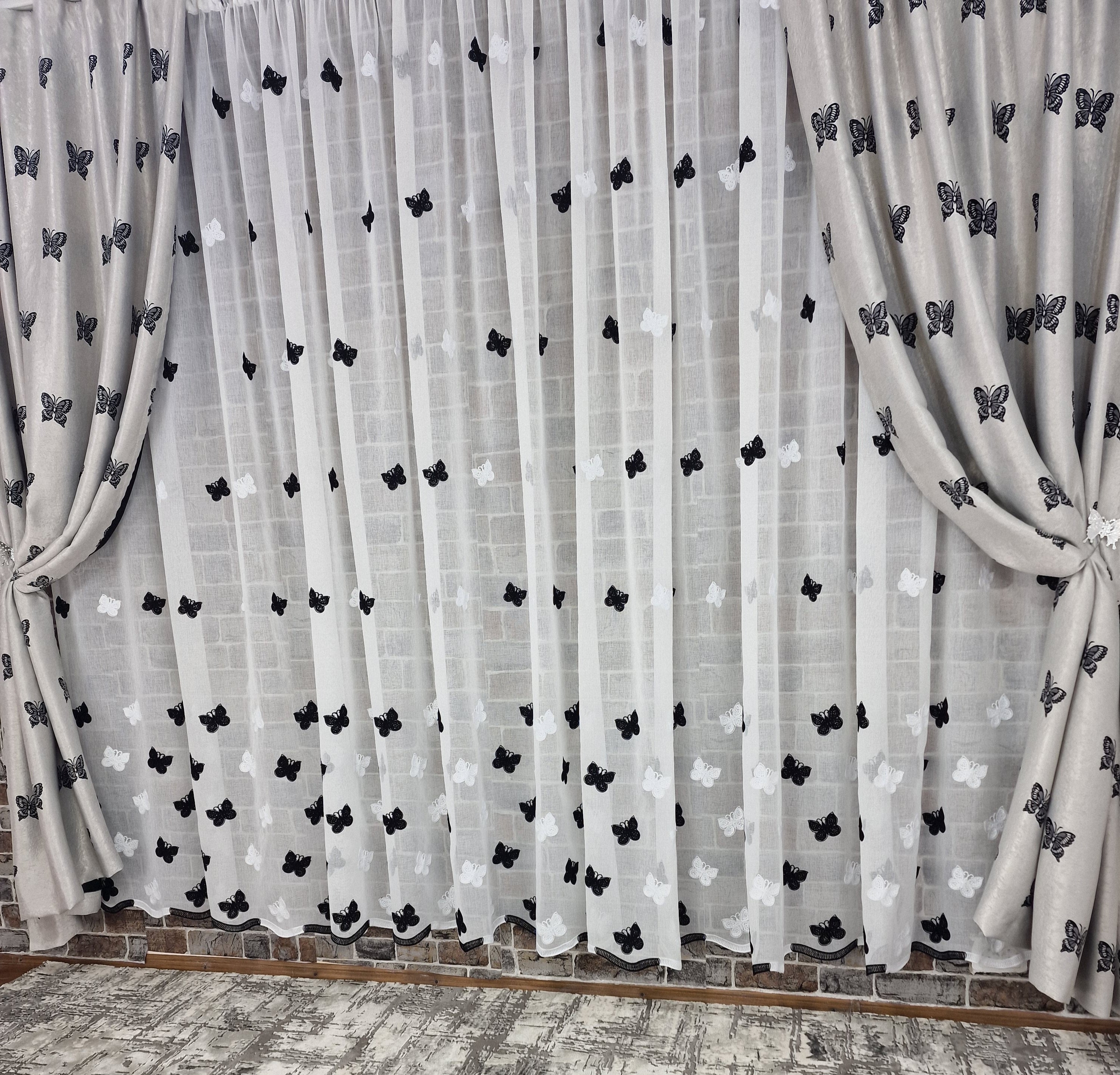 Set perdea si draperie cu fluturi gri - CASABLANCA Set perdea si draperie cu fluturi gri Casa Blanca Curtains & Drapes 350.00 CASABLANCA  CASABLANCA