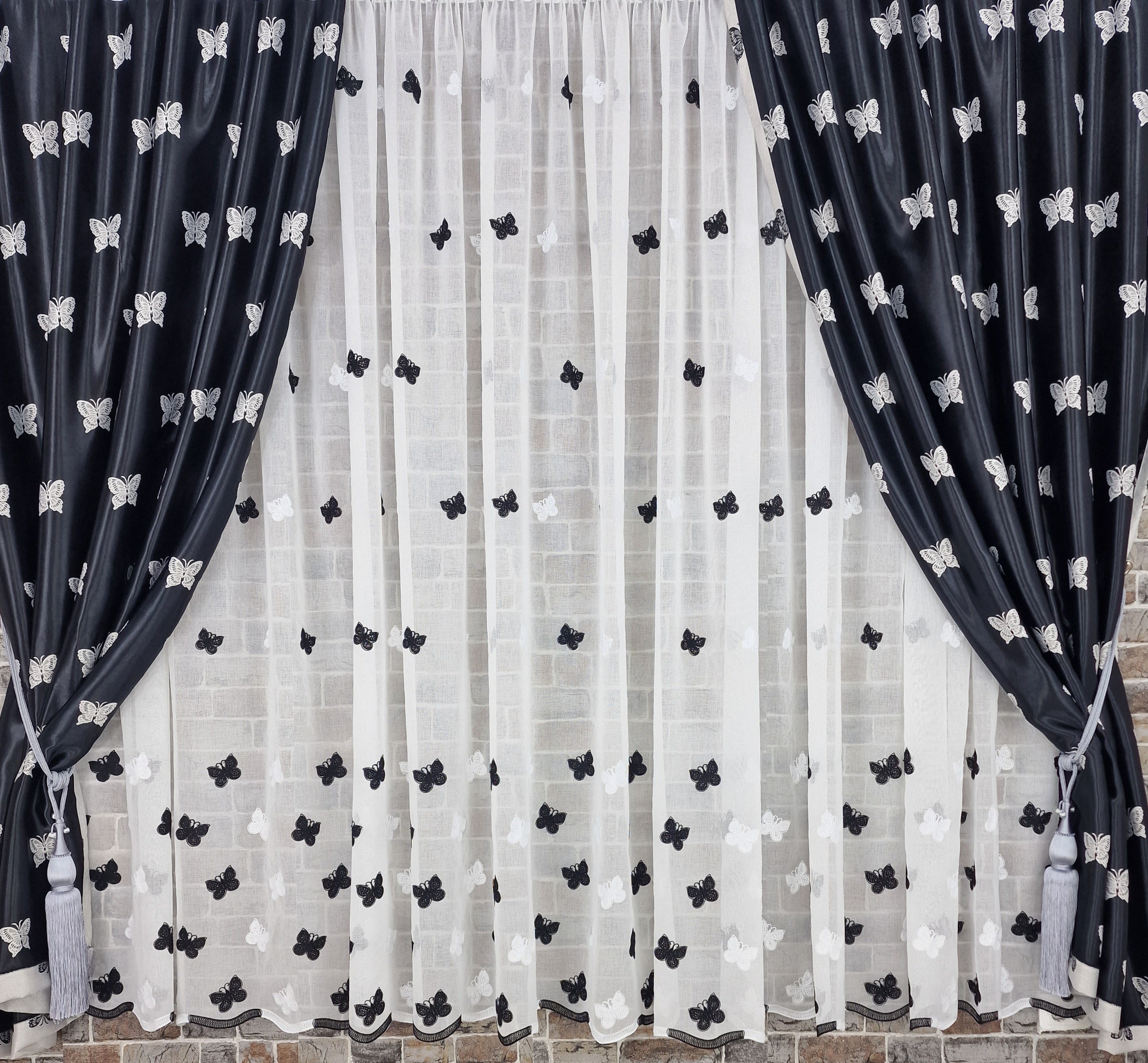 Set perdea si draperie cu fluturi negri - CASABLANCA Set perdea si draperie cu fluturi negri Casa Blanca Curtains & Drapes 700.00 CASABLANCA 8metriperdeacu6metridraperiepentrusinagaleriede4-5 CASABLANCA