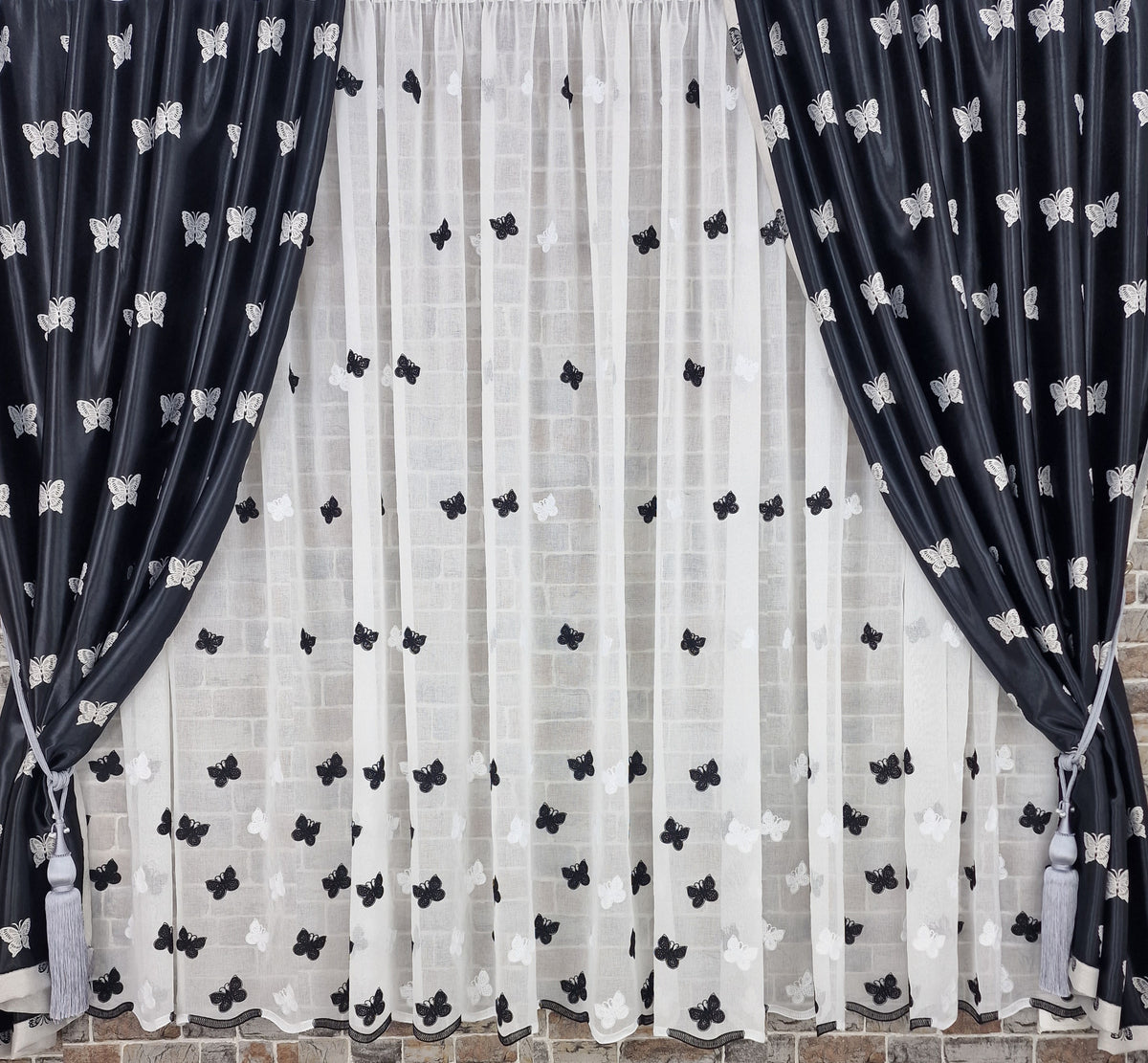 Set perdea si draperie cu fluturi negri - CASABLANCA Set perdea si draperie cu fluturi negri Casa Blanca Curtains & Drapes 700.00 CASABLANCA 8metriperdeacu6metridraperiepentrusinagaleriede4-5 CASABLANCA