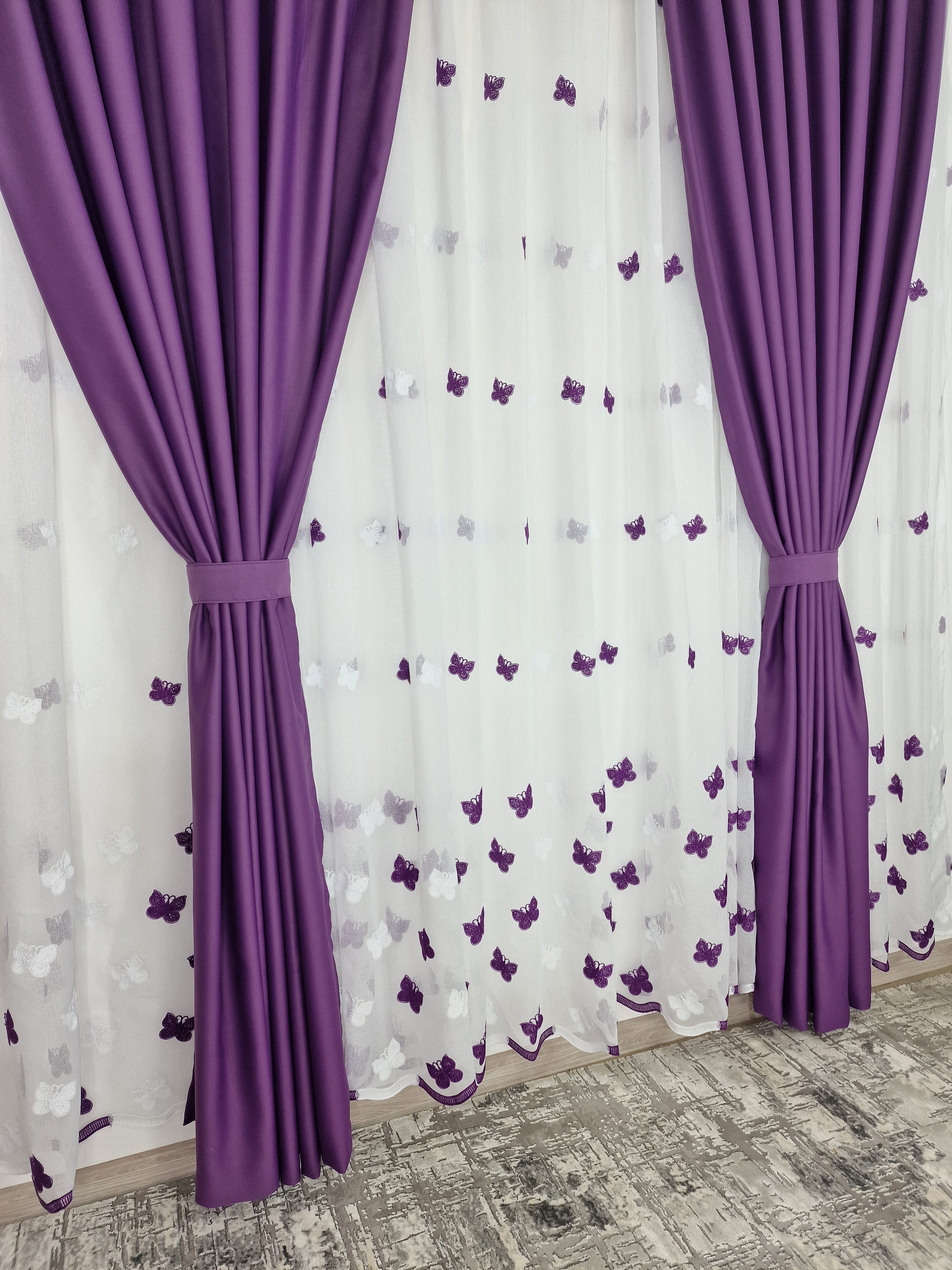 Set perdea si draperie fluturi mov - CASABLANCA Set perdea si draperie fluturi mov CASABLANCA  260.00 CASABLANCA  CASABLANCA