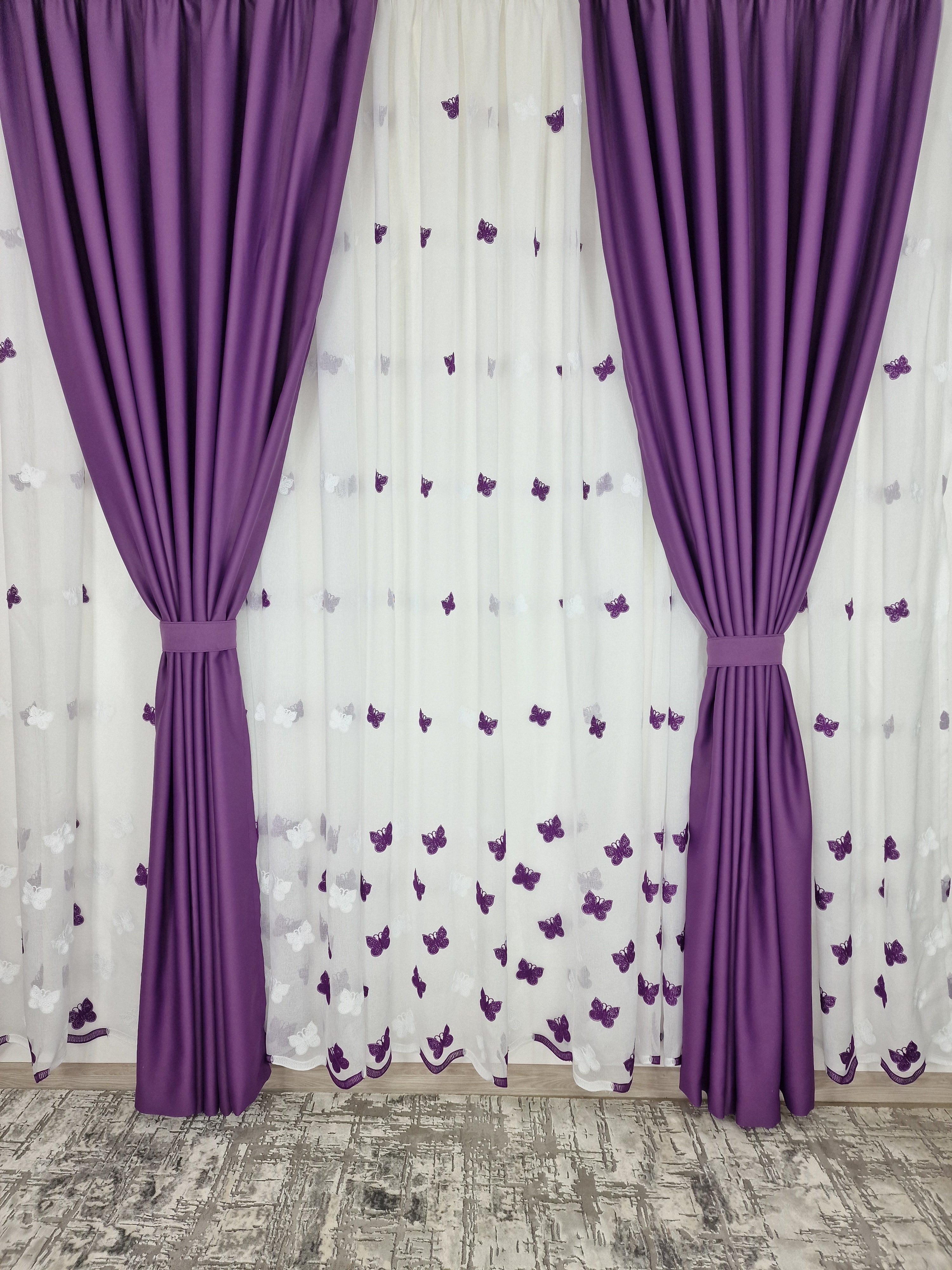 Set perdea si draperie fluturi mov - CASABLANCA Set perdea si draperie fluturi mov CASABLANCA  260.00 CASABLANCA  CASABLANCA