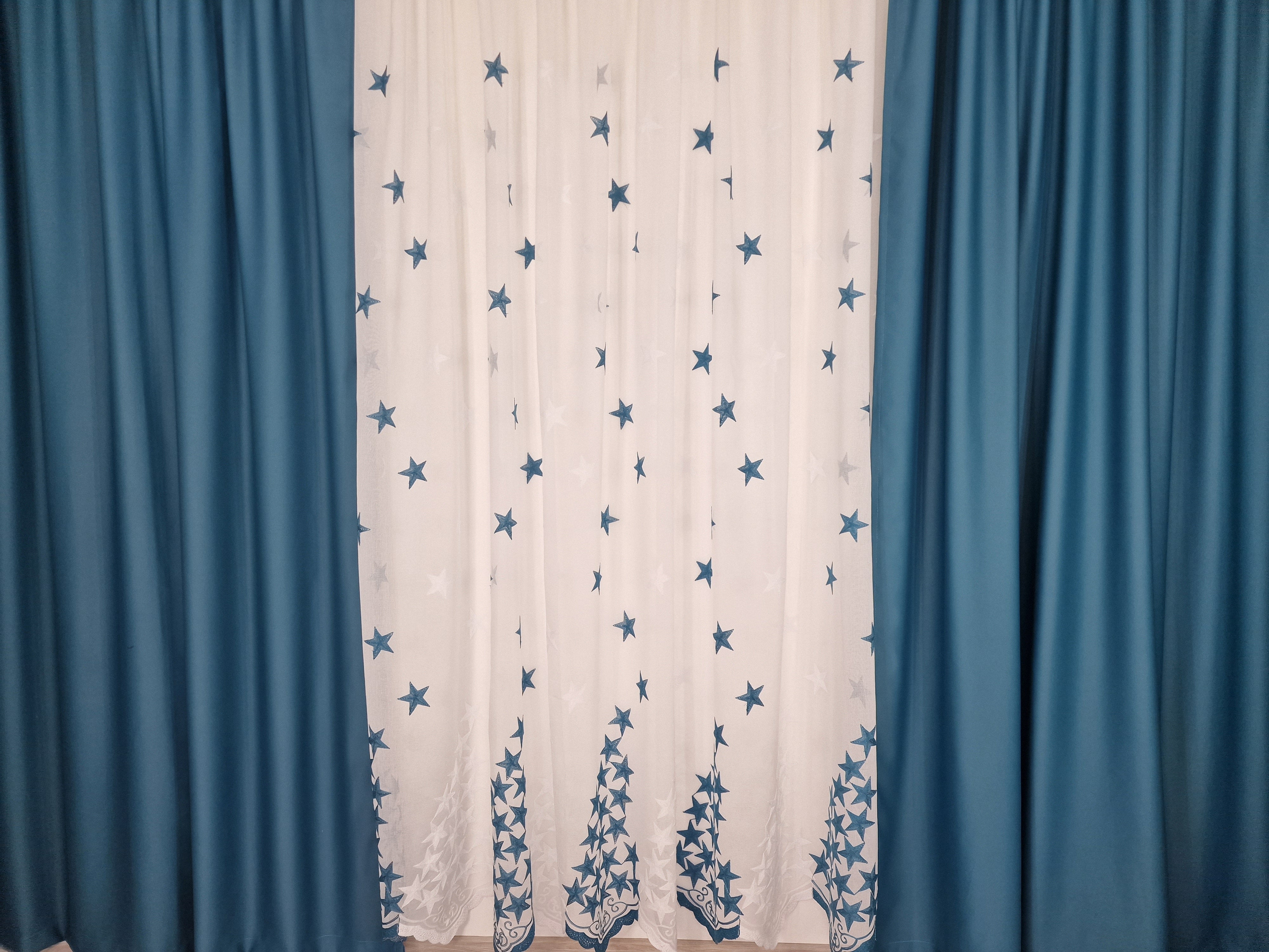 Set turcoaz perdea si draperie, model stelute - CASABLANCA Set turcoaz perdea si draperie, model stelute CASABLANCA  260.00 CASABLANCA  CASABLANCA