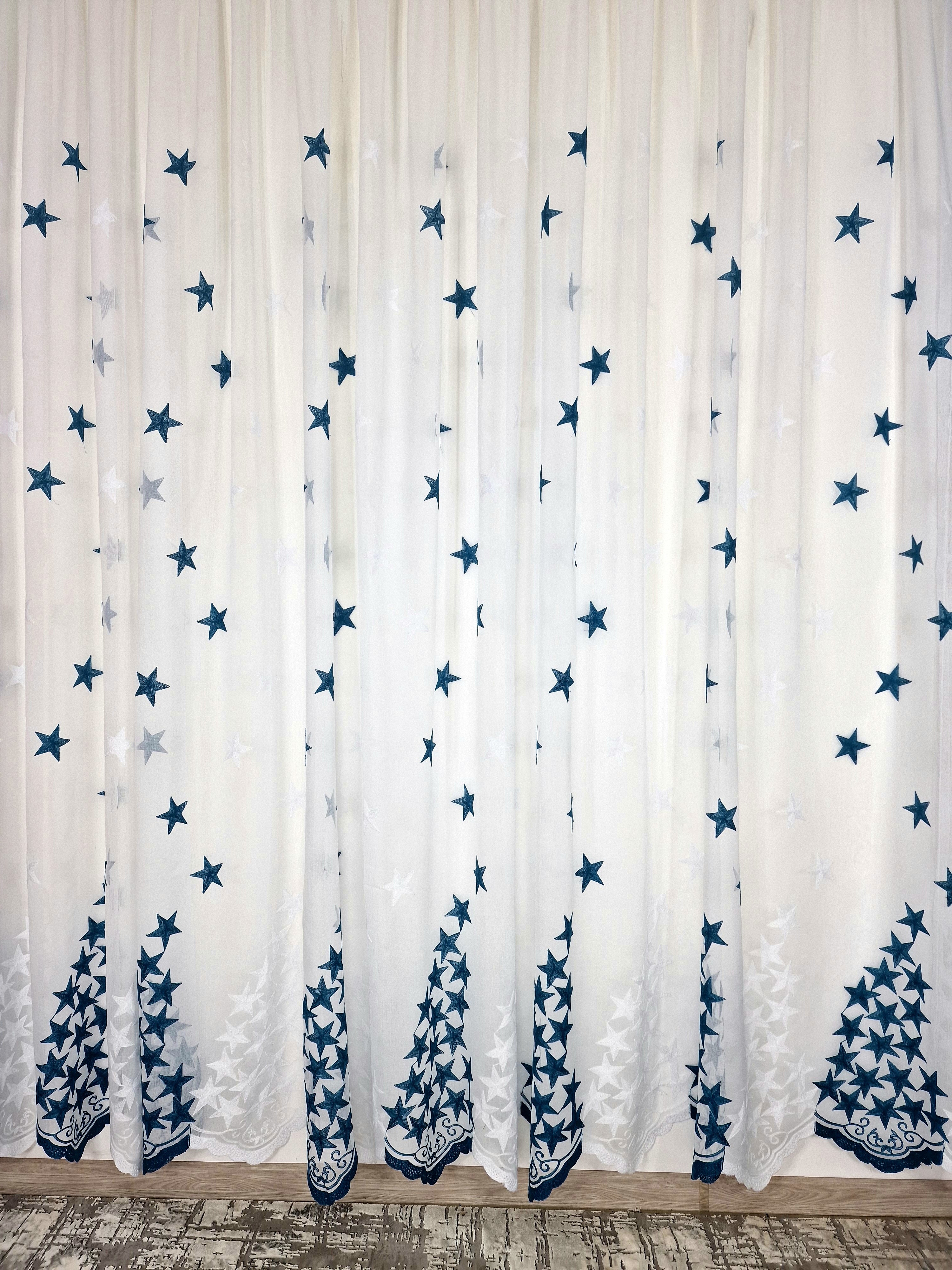 Perdea confectionata din material tip in, alb cu turcoaz, model ploaie de stele - CASABLANCA Perdea confectionata din material tip in, alb cu turcoaz, model ploaie de stele CASABLANCA  45.00 CASABLANCA  CASABLANCA
