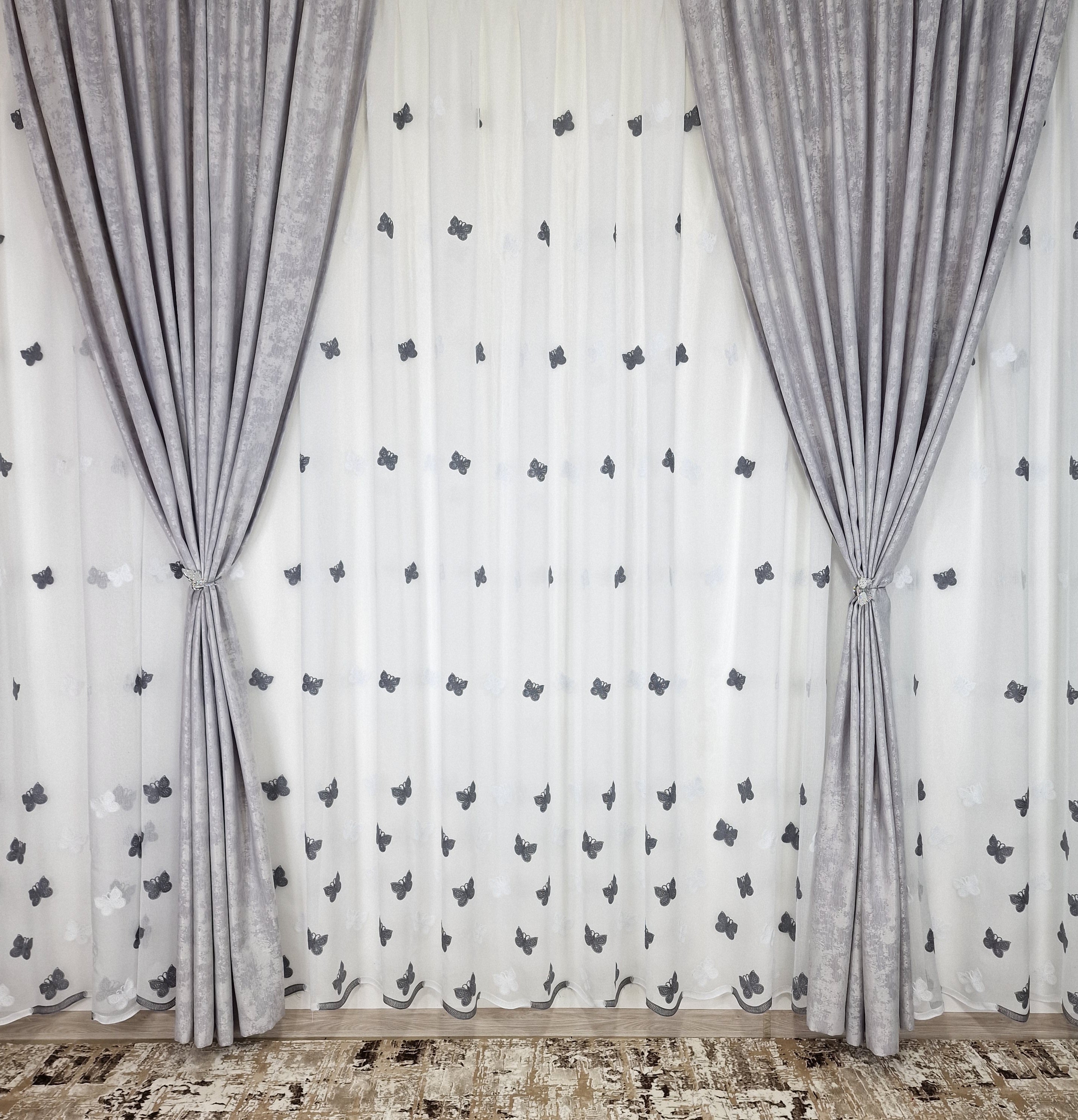 Draperie gri deschis, efect decorativa - CASABLANCA Draperie gri deschis, efect decorativa CASABLANCA  55.00 CASABLANCA  CASABLANCA