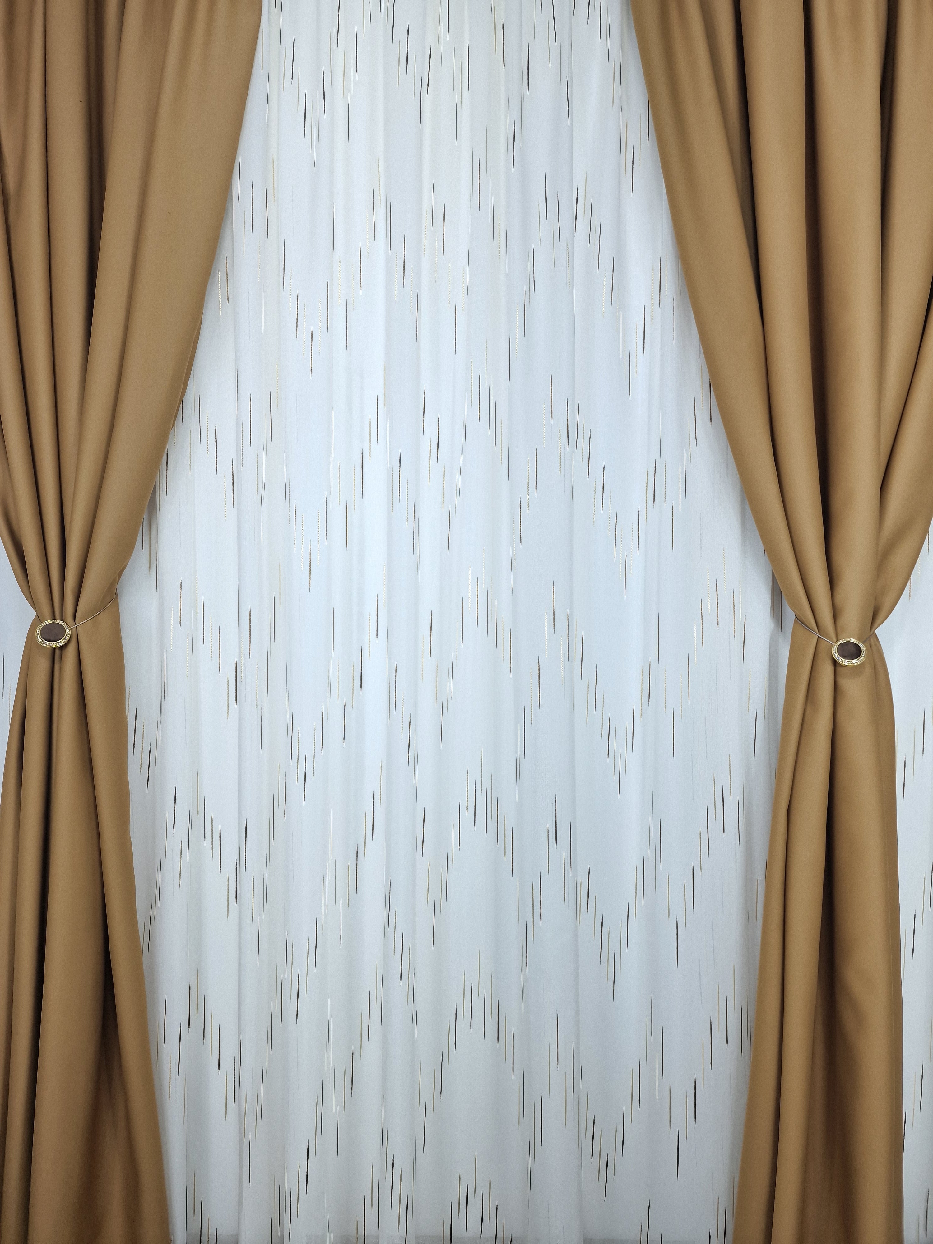 Set perdea si draperie, model Islanda - CASABLANCA Set perdea si draperie, model Islanda CASABLANCA  260.00 CASABLANCA  CASABLANCA