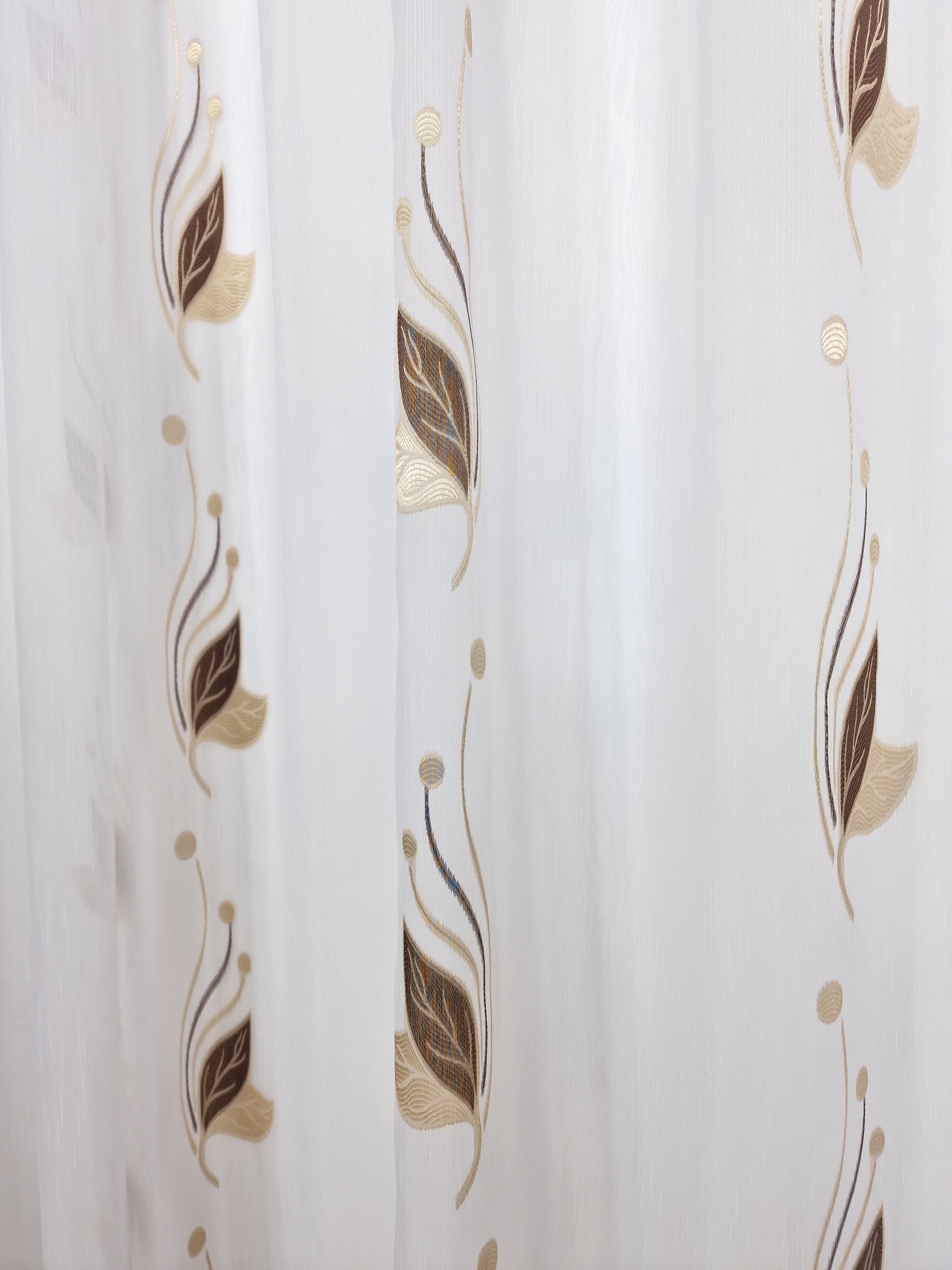 Perdea Sable Albă cu Frunze Maro - Eleganță Naturală în Designul Tău, Model Puma - CASABLANCA Perdea Sable Albă cu Frunze Maro - Eleganță Naturală în Designul Tău, Model Puma CASABLANCA  40.00 CASABLANCA  CASABLANCA