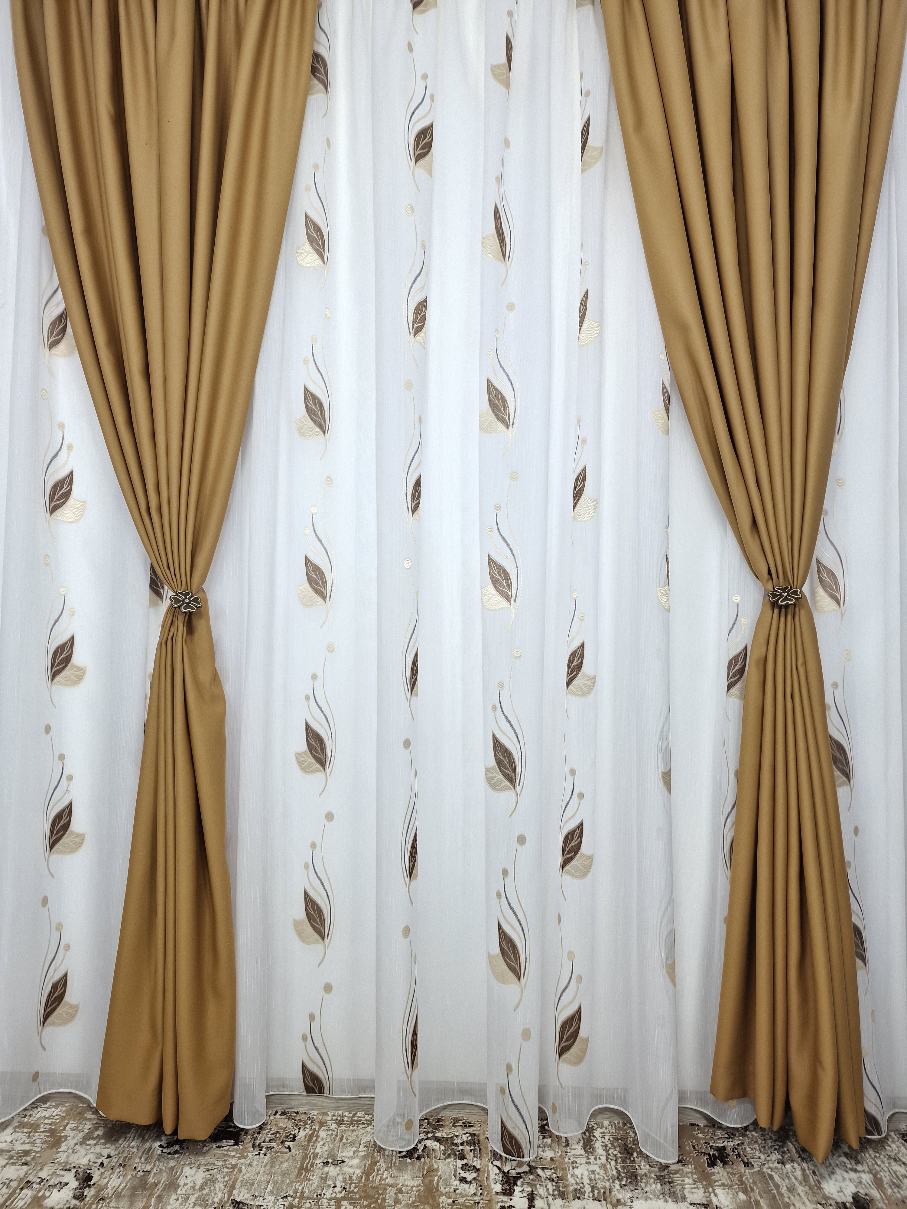 Perdea Sable Albă cu Frunze Maro - Eleganță Naturală în Designul Tău, Model Puma - CASABLANCA Perdea Sable Albă cu Frunze Maro - Eleganță Naturală în Designul Tău, Model Puma CASABLANCA  40.00 CASABLANCA  CASABLANCA