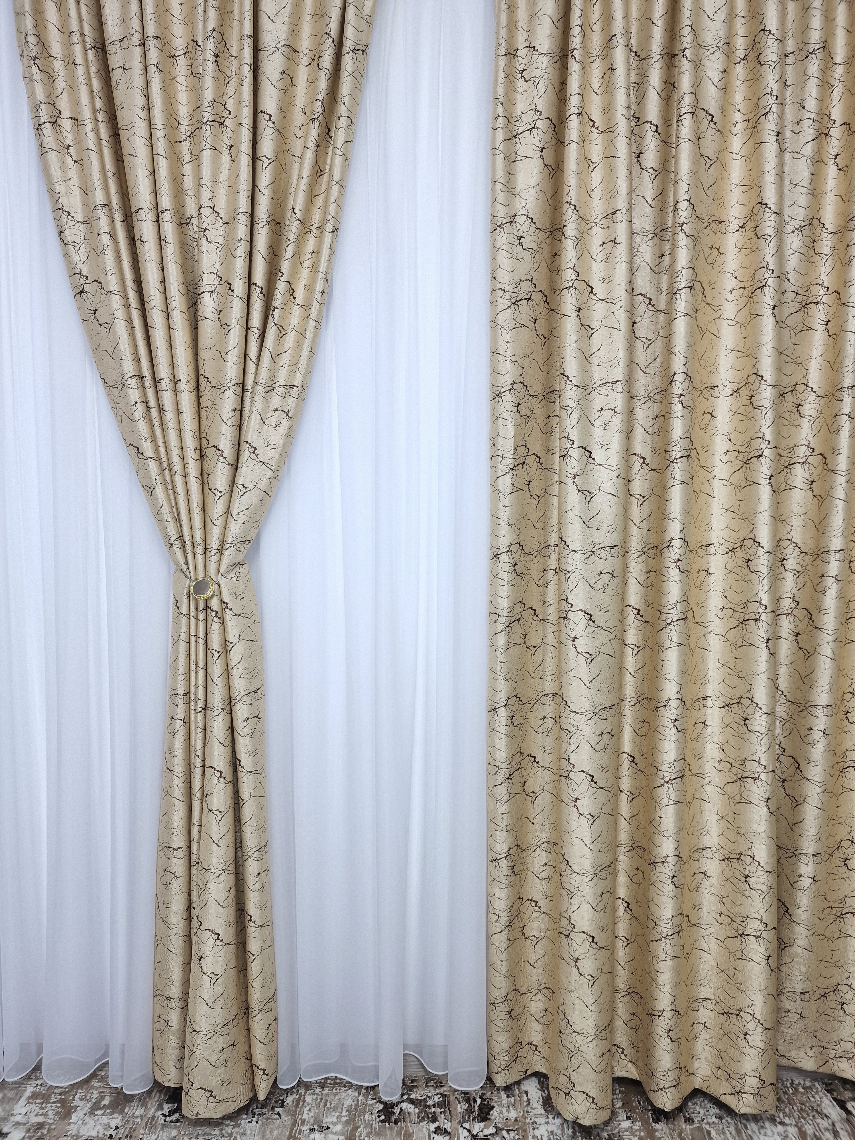 Set perdea si draperie Malina - CASABLANCA Set perdea si draperie Malina CasaBlanca  230.00 CASABLANCA  CASABLANCA