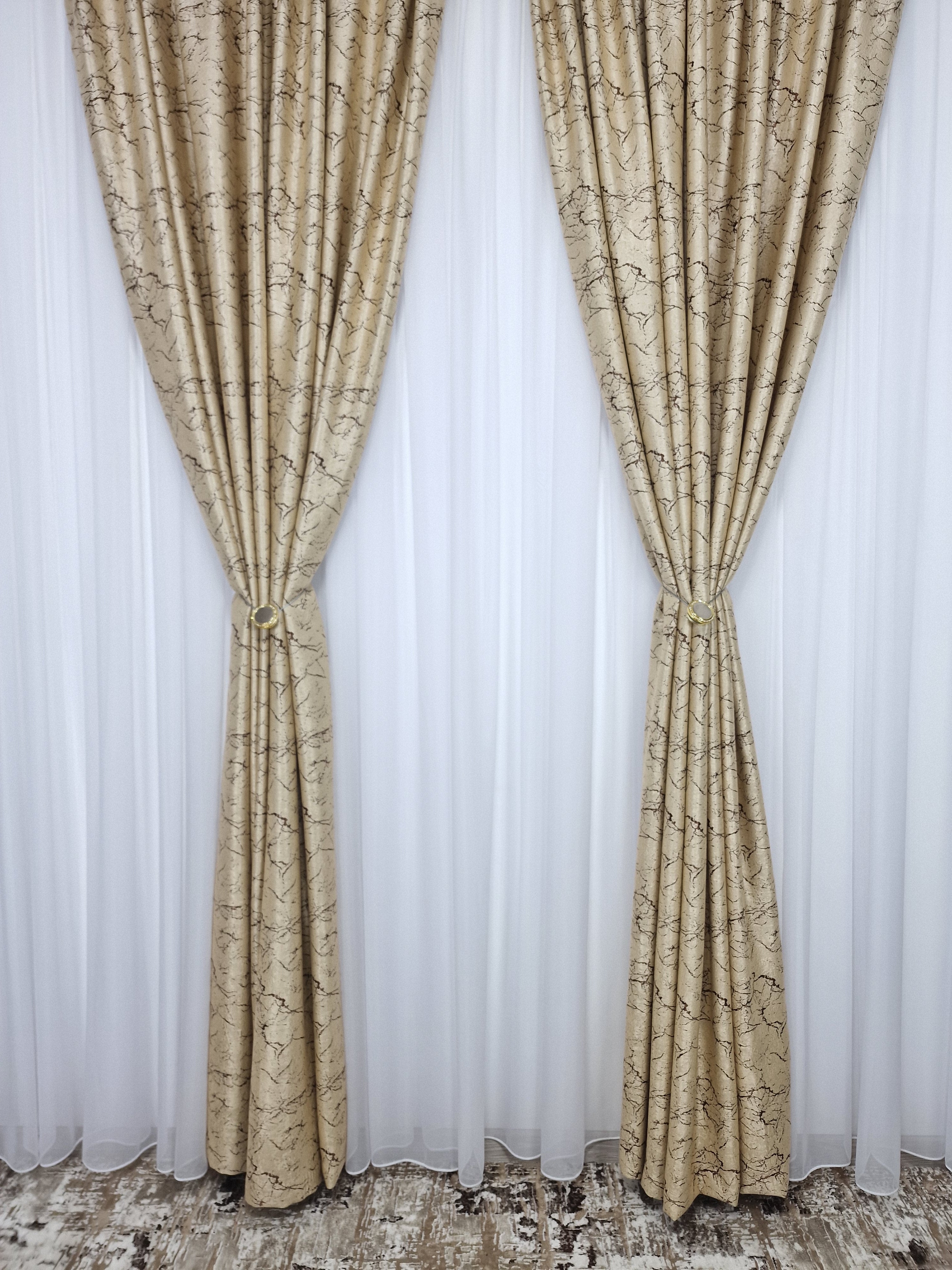 Set perdea si draperie Malina - CASABLANCA Set perdea si draperie Malina CasaBlanca  230.00 CASABLANCA  CASABLANCA