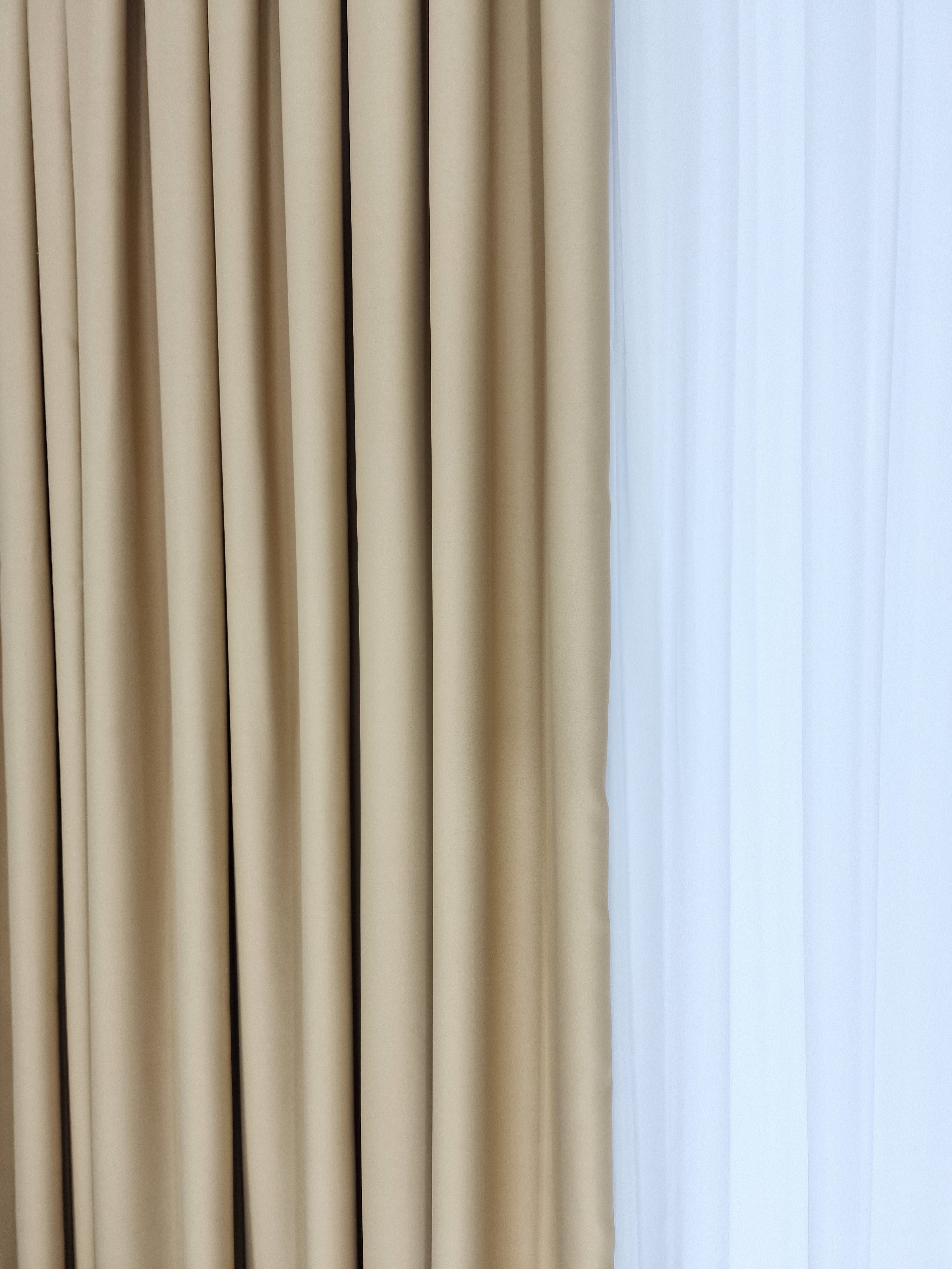 Set Geta: perdea alba simpla voal si draperie capucino blackout